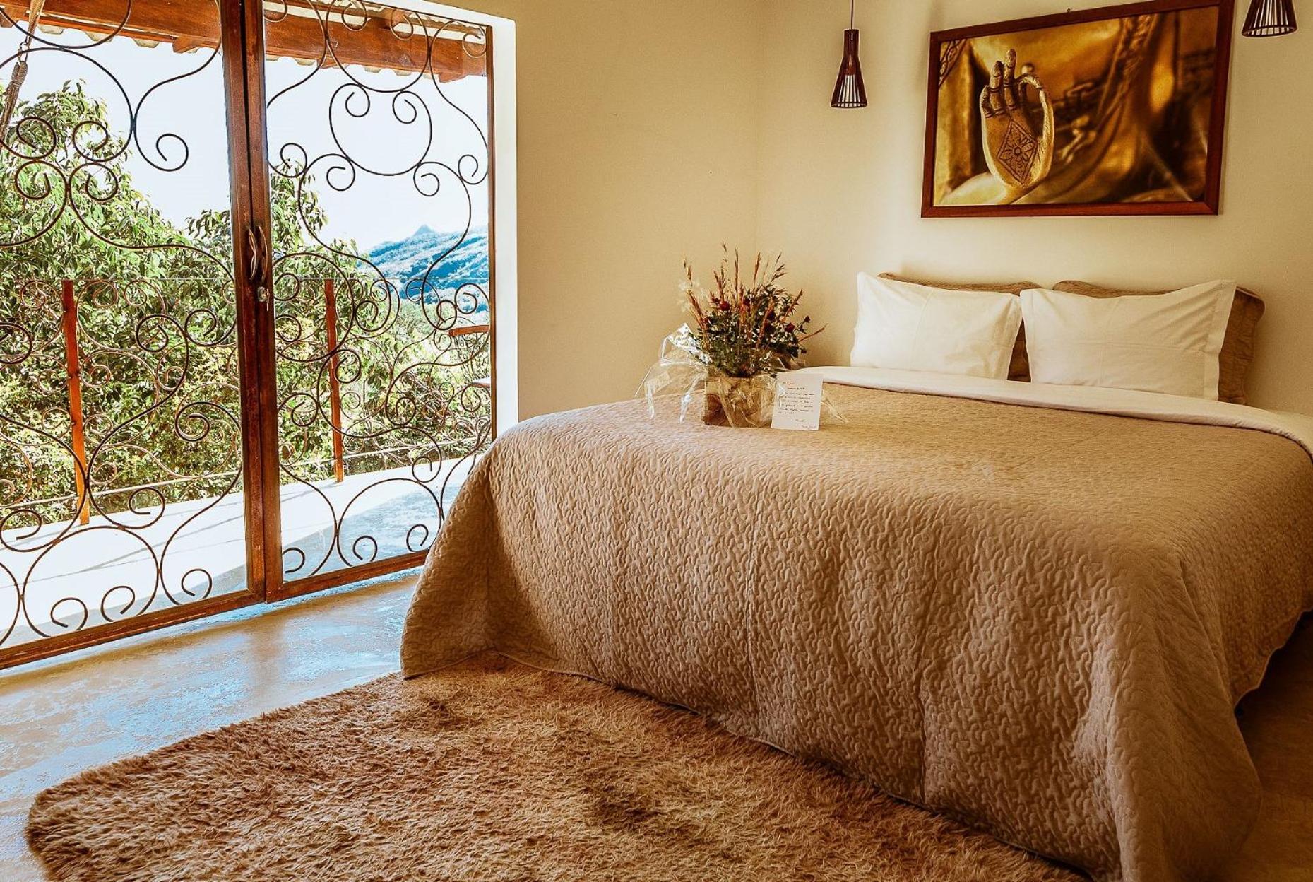 Deluxe Double Room with Bath and Mountain View photo 3