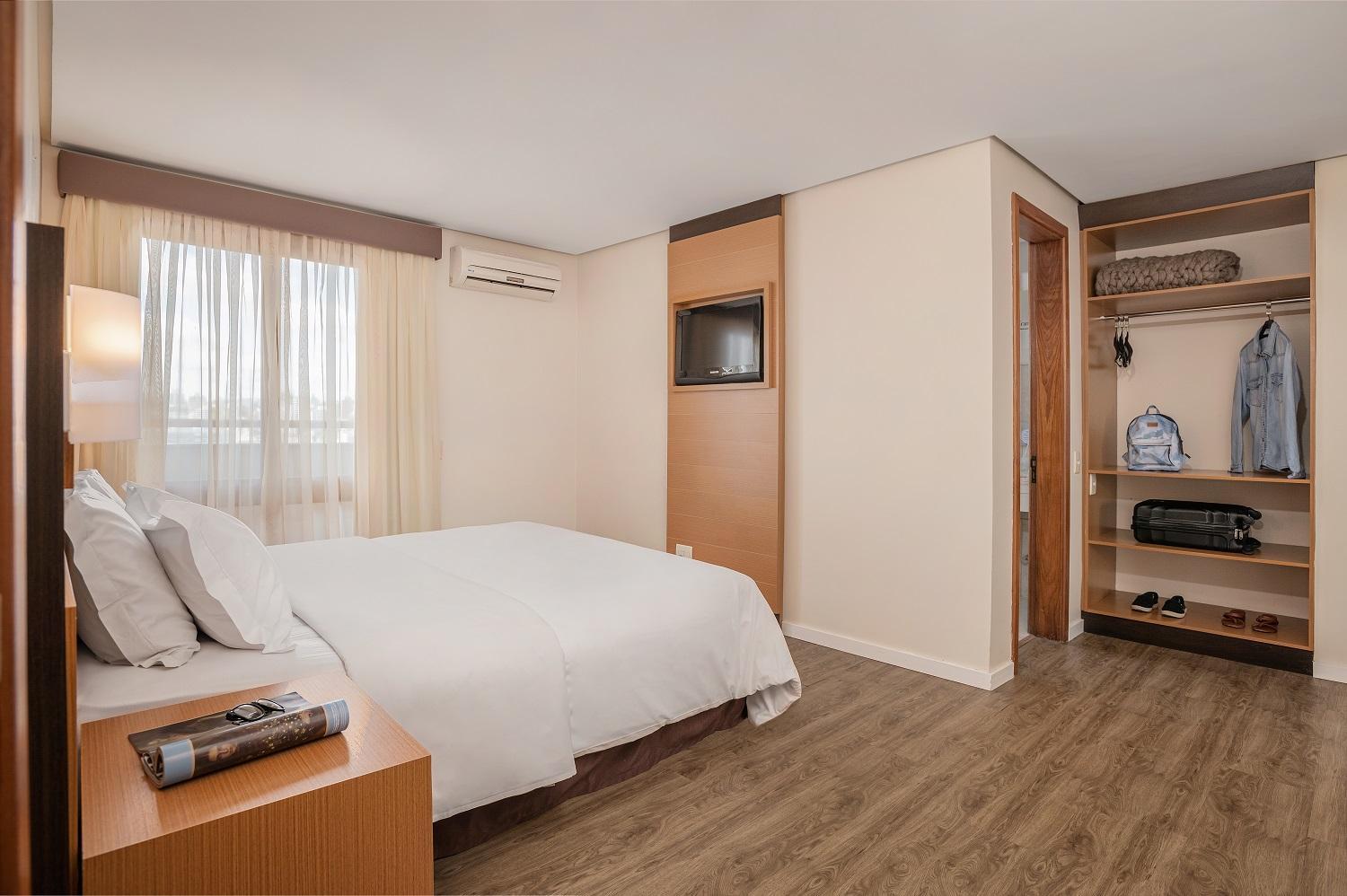 Luxury Double - 1 Double Bed and 2 Single Beds - Photo 1
