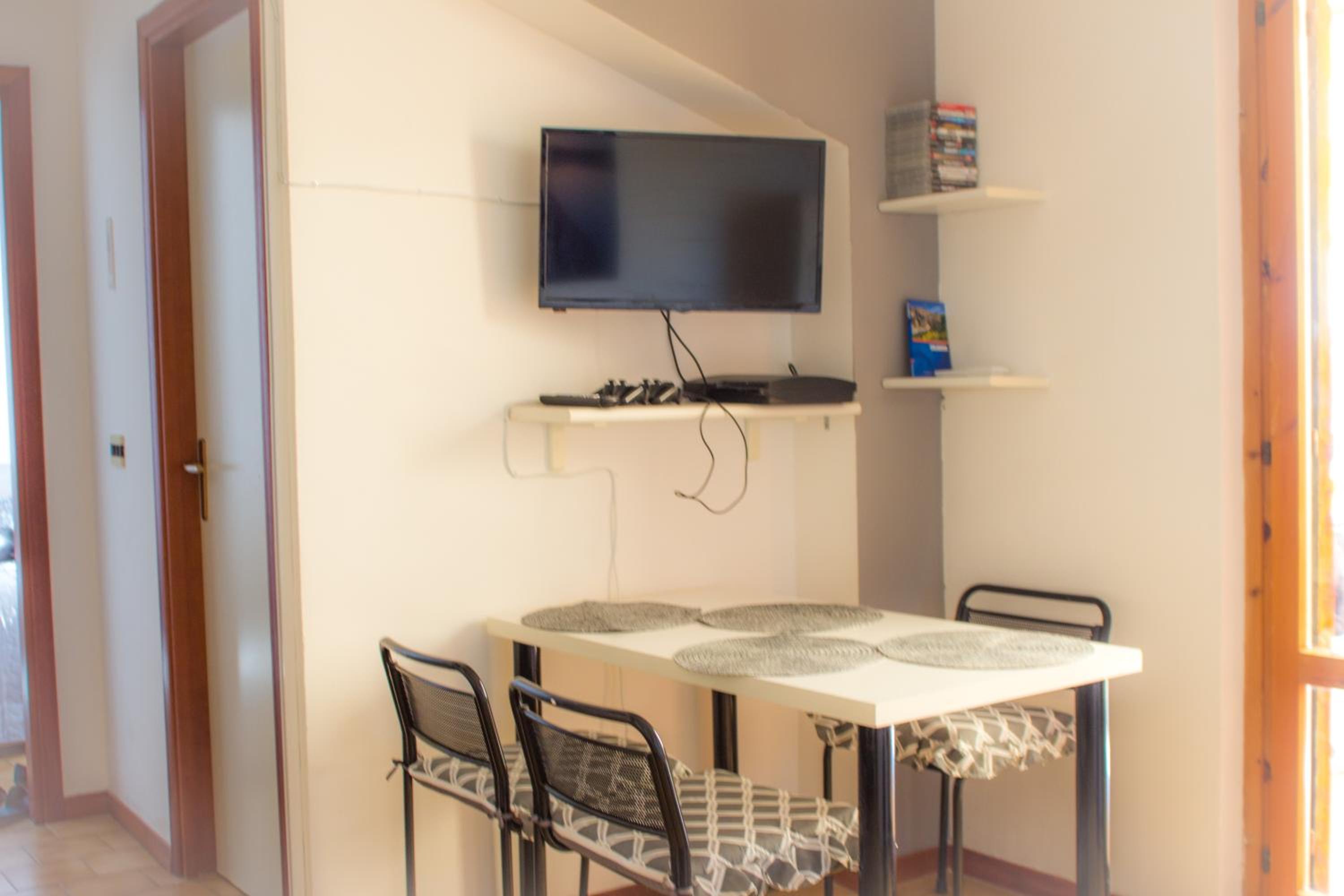 One-Bedroom Apartment photo 3