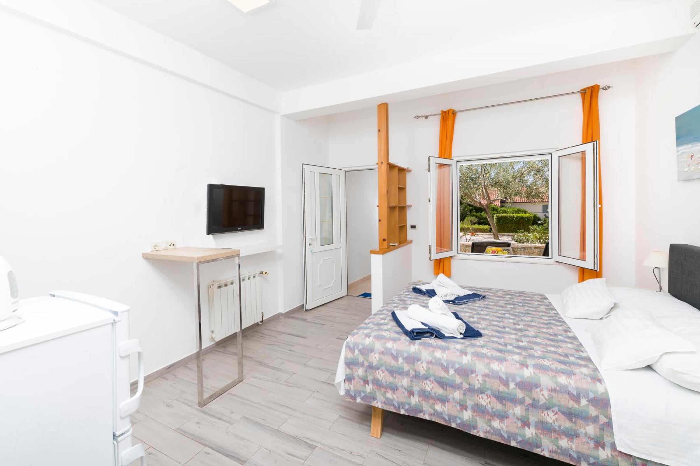 Studio Apartment photo 1