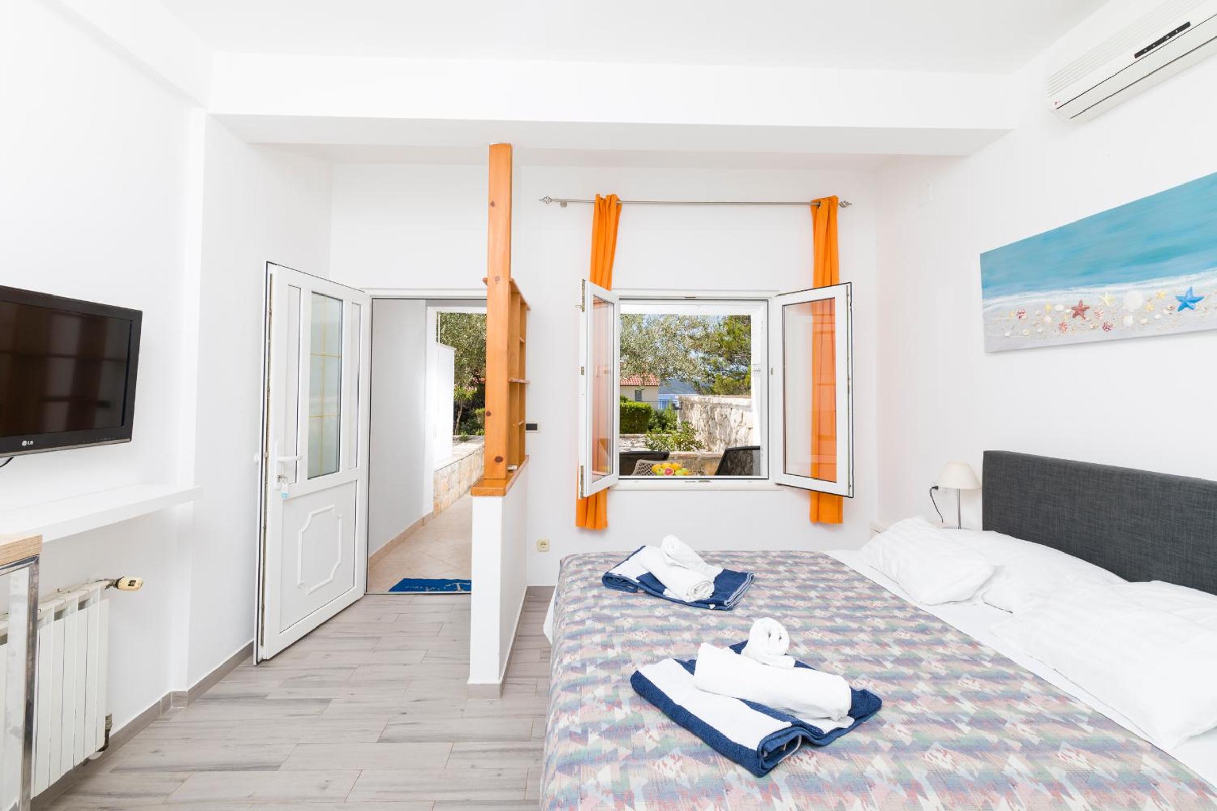 Studio Apartment photo 2
