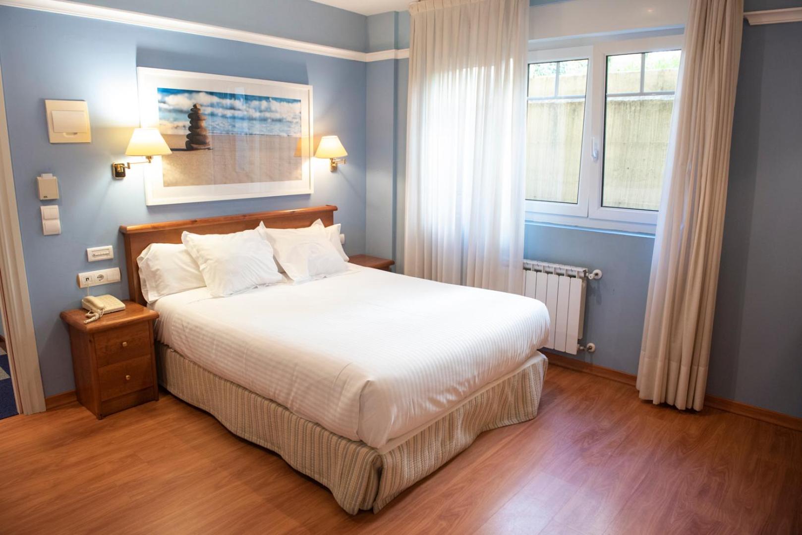 Double Room - Interior Facing photo 3