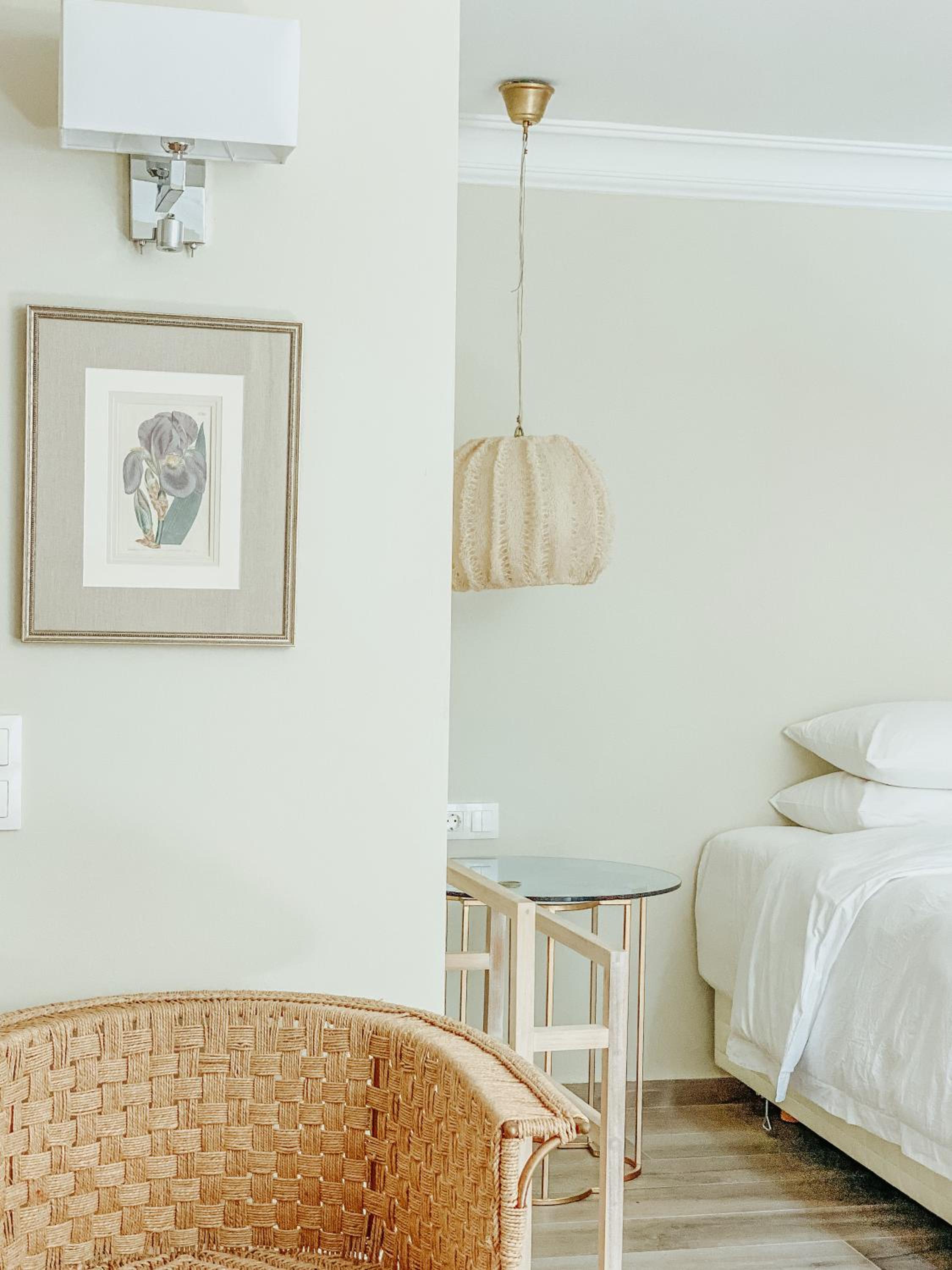 One-Bedroom Apartment - Photo 8