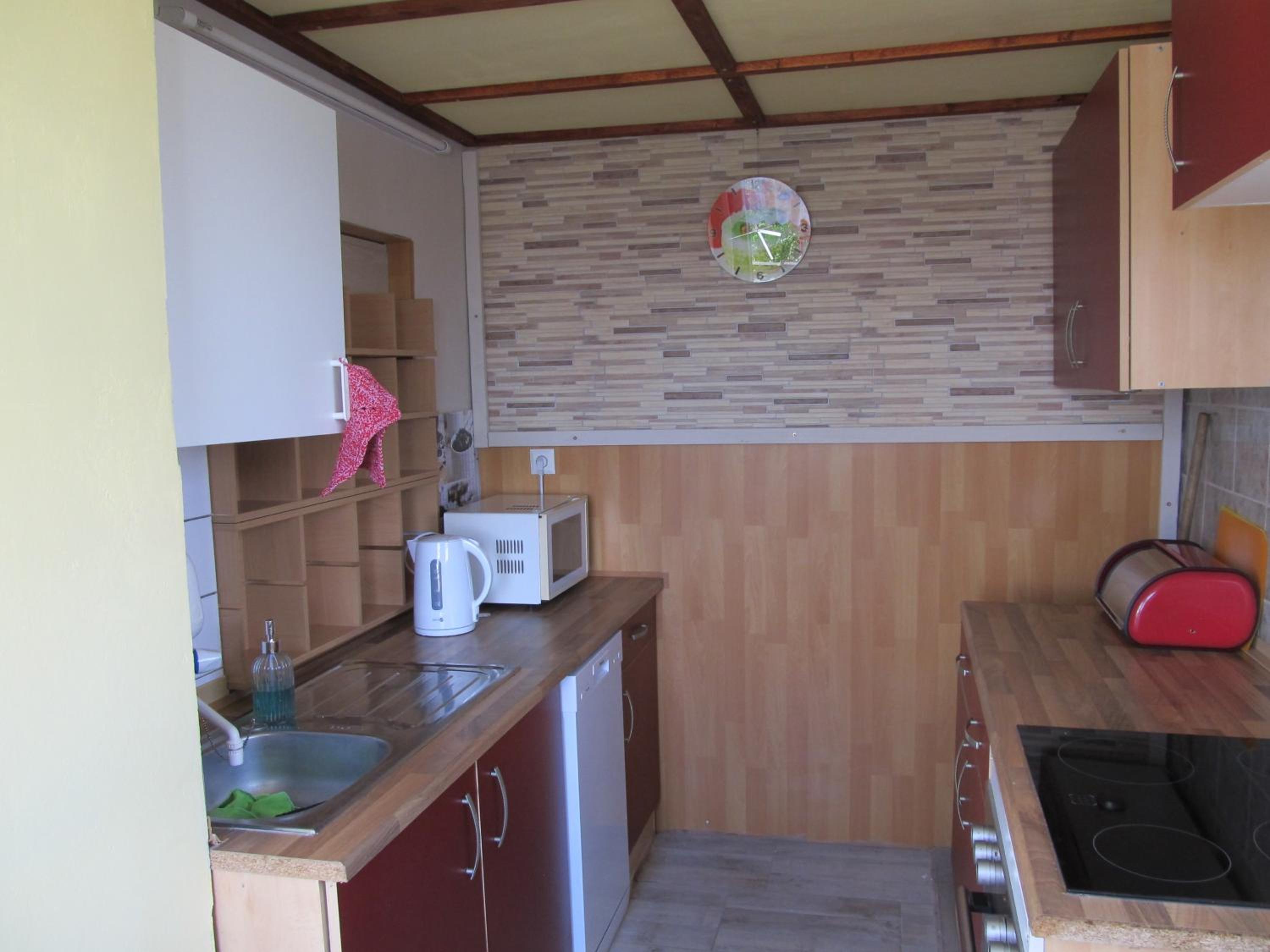 One-Bedroom Bungalow - Photo 17