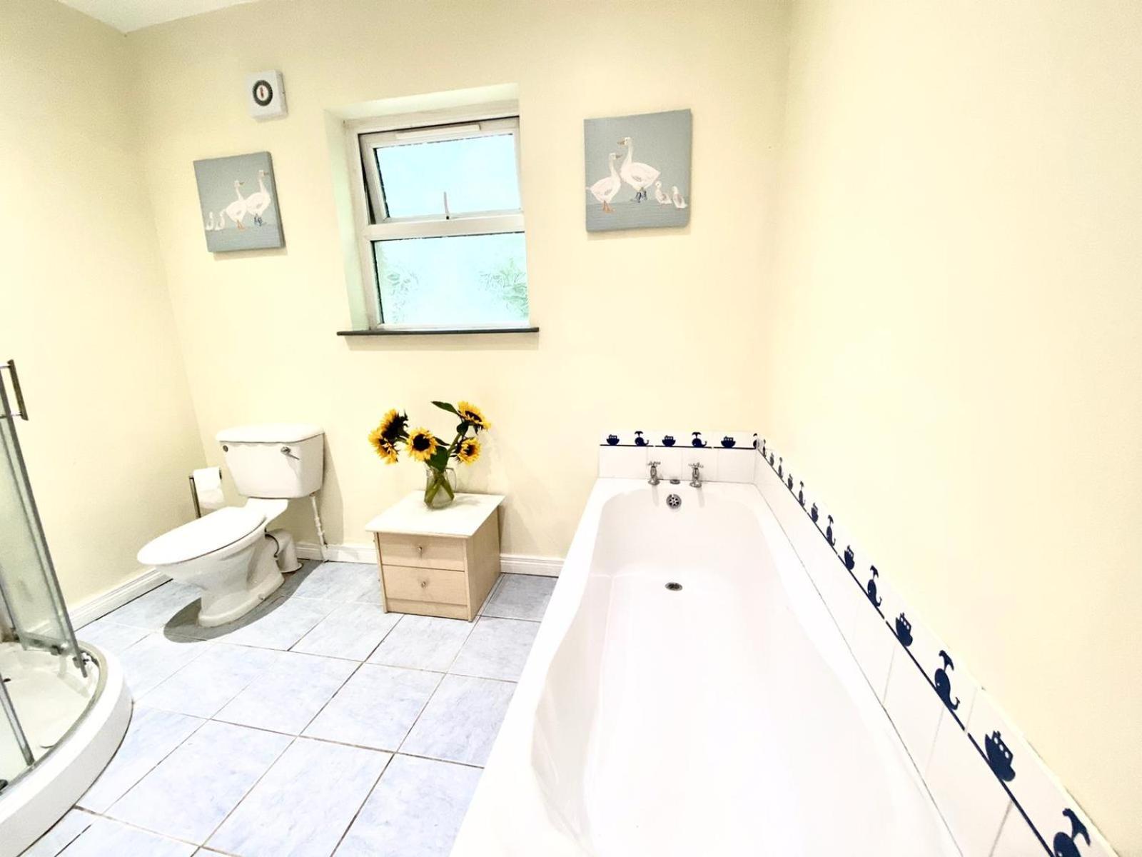 Three-Bedroom House photo 2