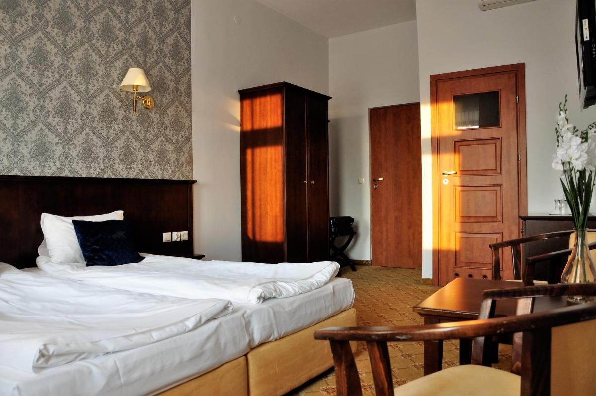 Double or Twin Room with Shower photo 1