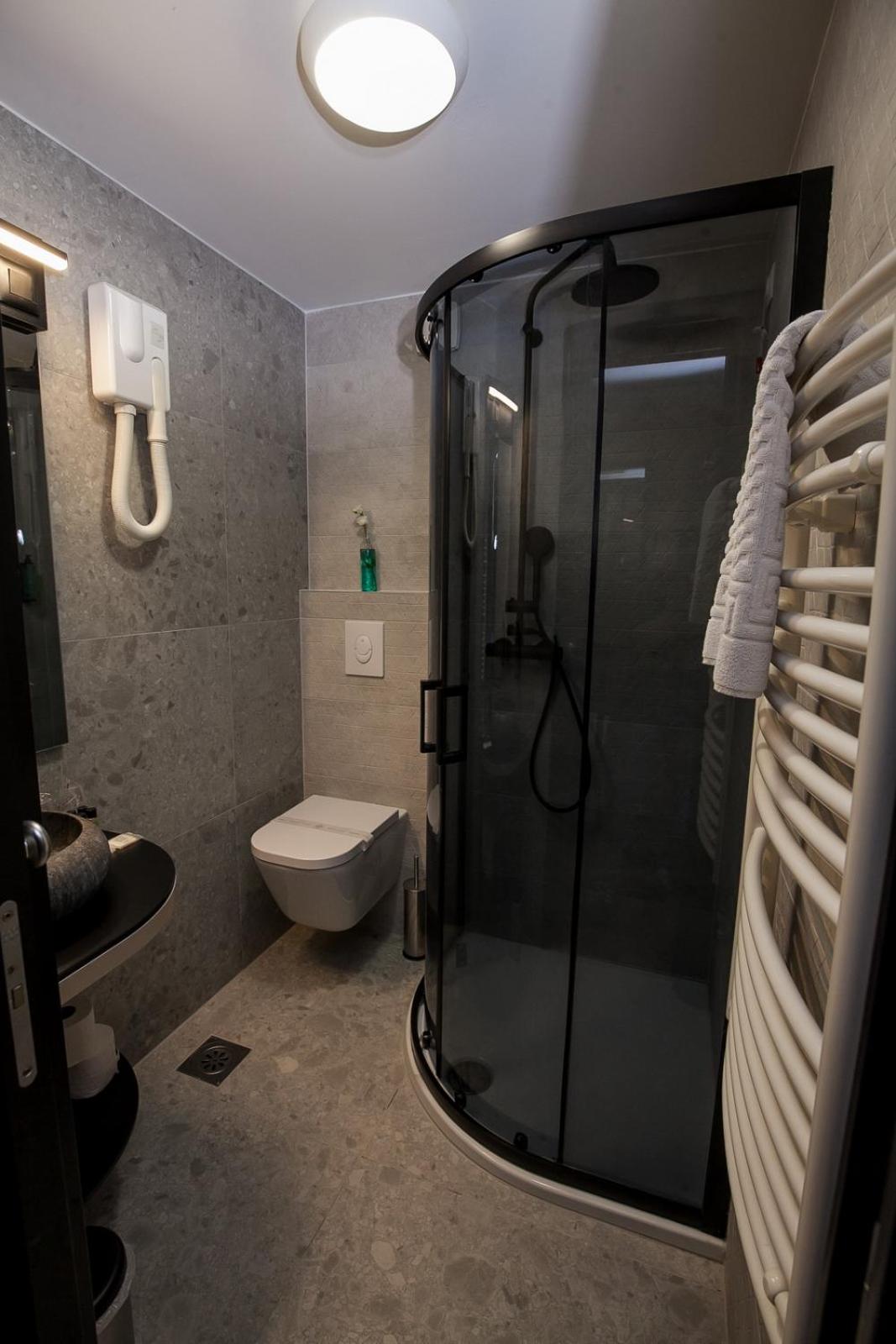 Comfort Double Room with Balcony and Sea View - Photo 4