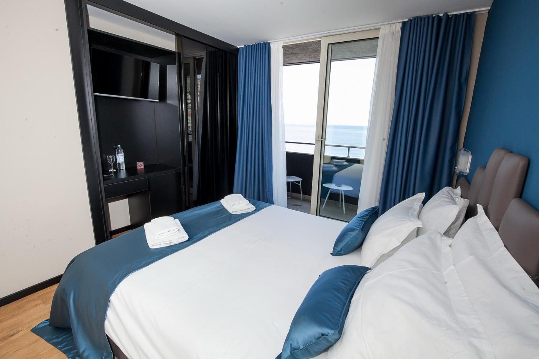 Comfort Double Room with Balcony and Sea View - Photo 1