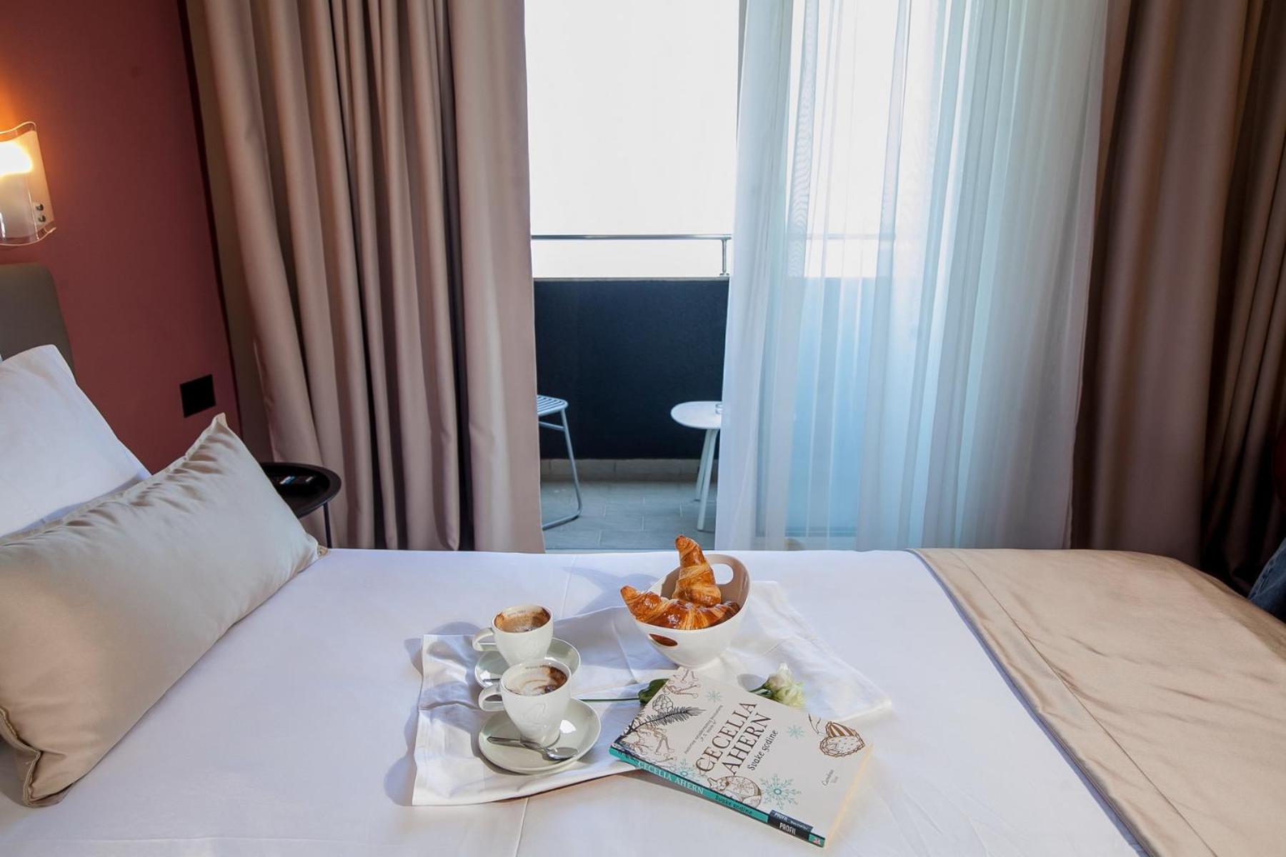 Comfort Double Room with Balcony and Sea View - Photo 13