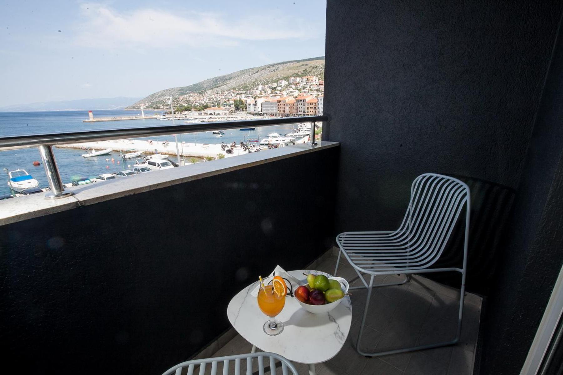 Comfort Double Room with Balcony and Sea View - Photo 9