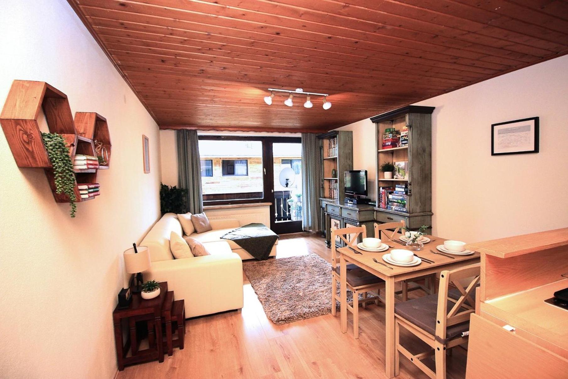 One-Bedroom Apartment photo 1