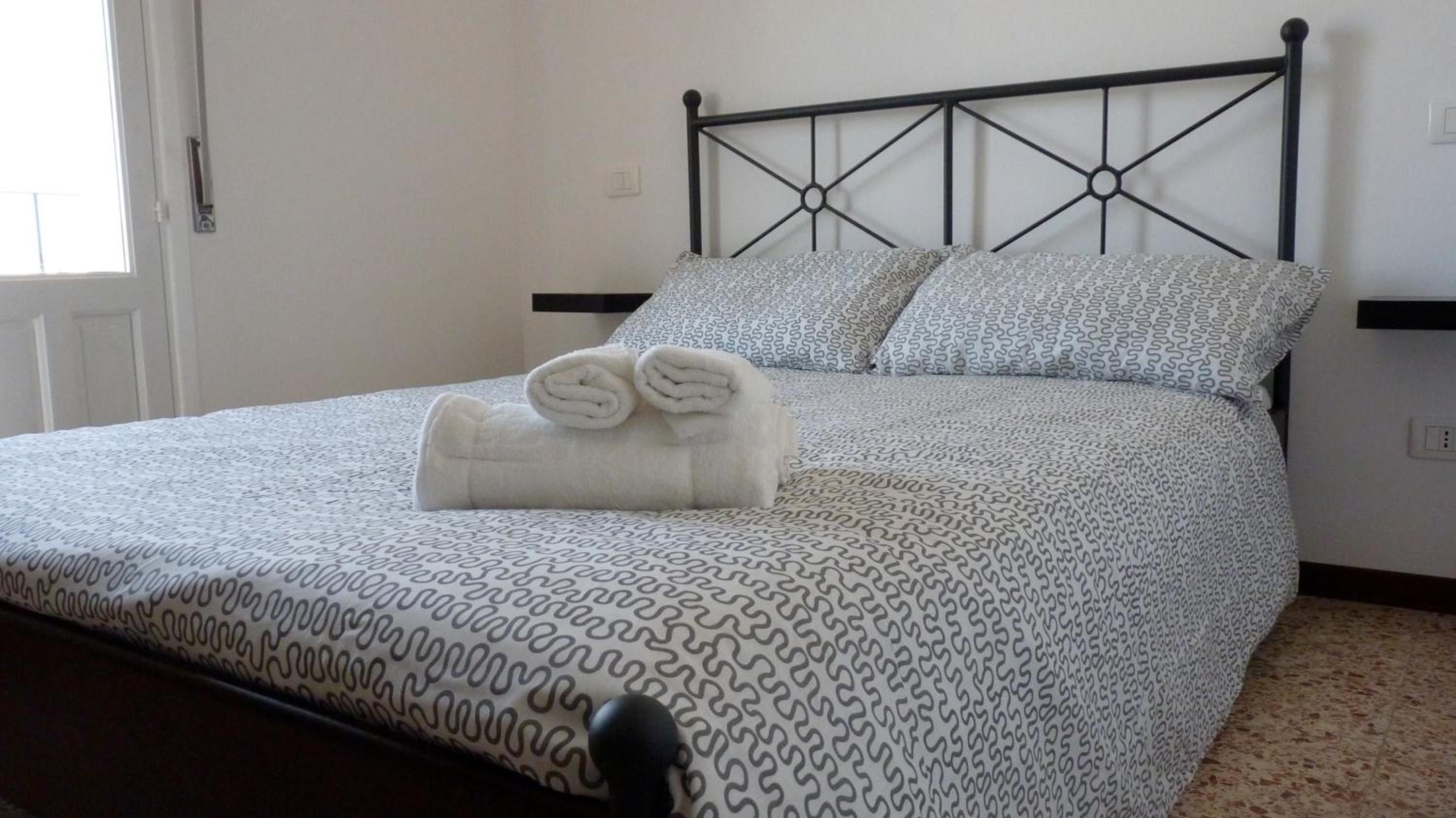 Double Room - Photo 6