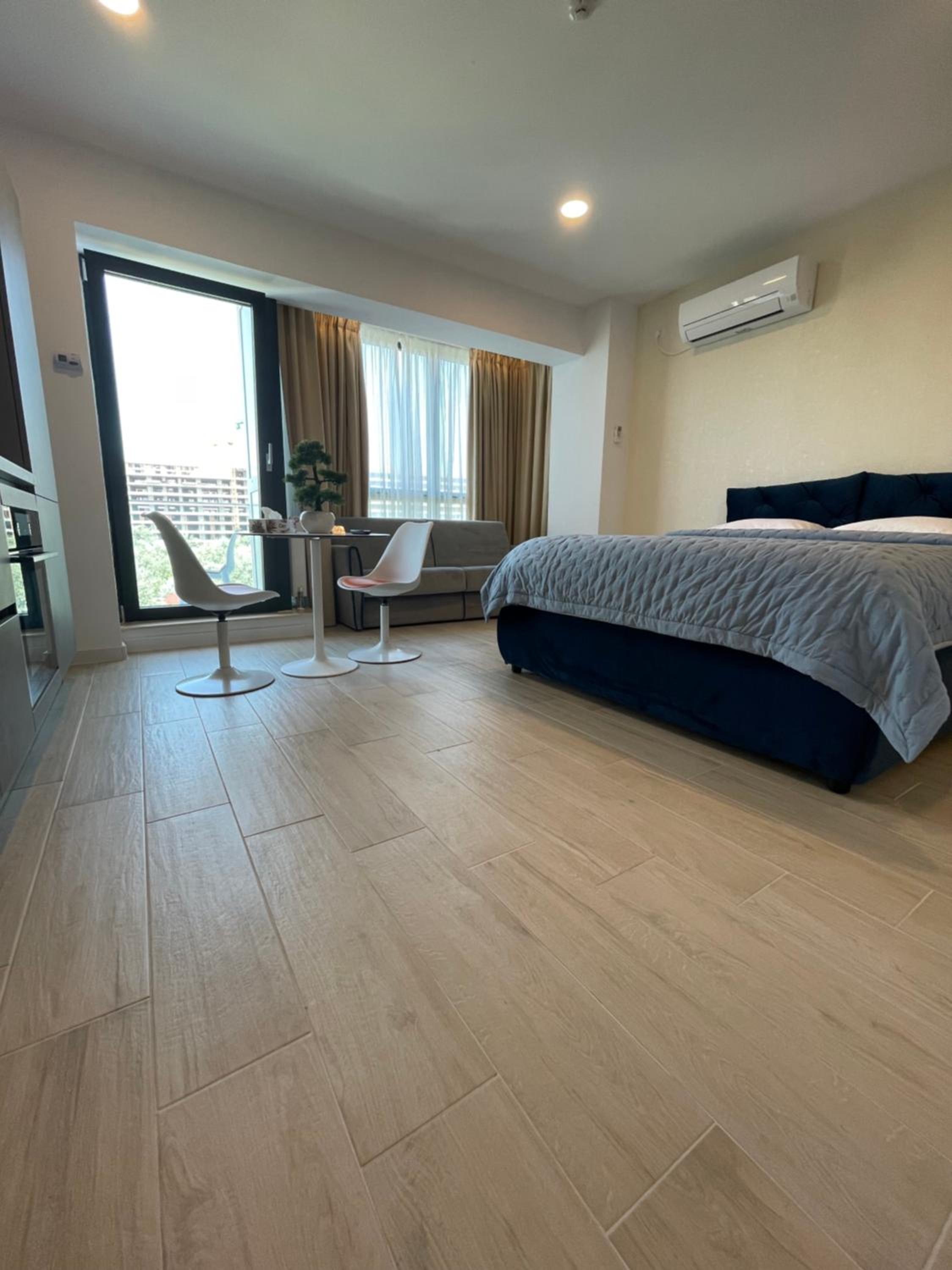 King Studio with Sofa Bed