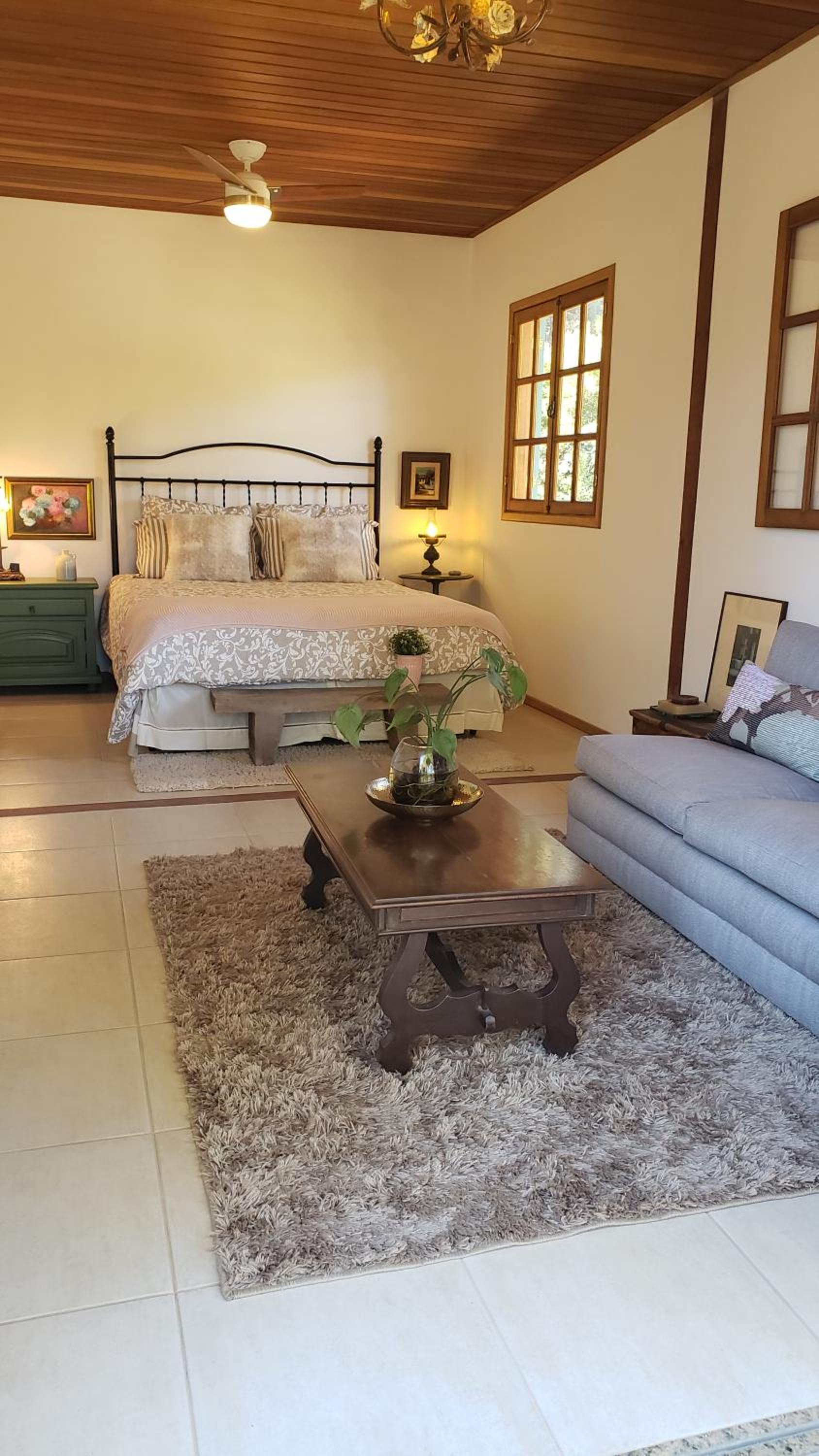King Suite with Balcony - Photo 4