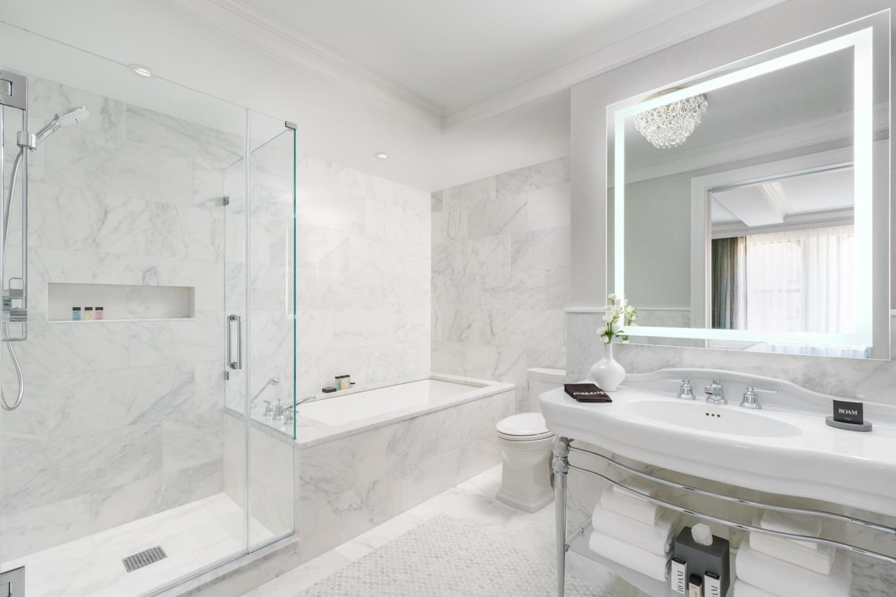 Junior King Suite photo 3