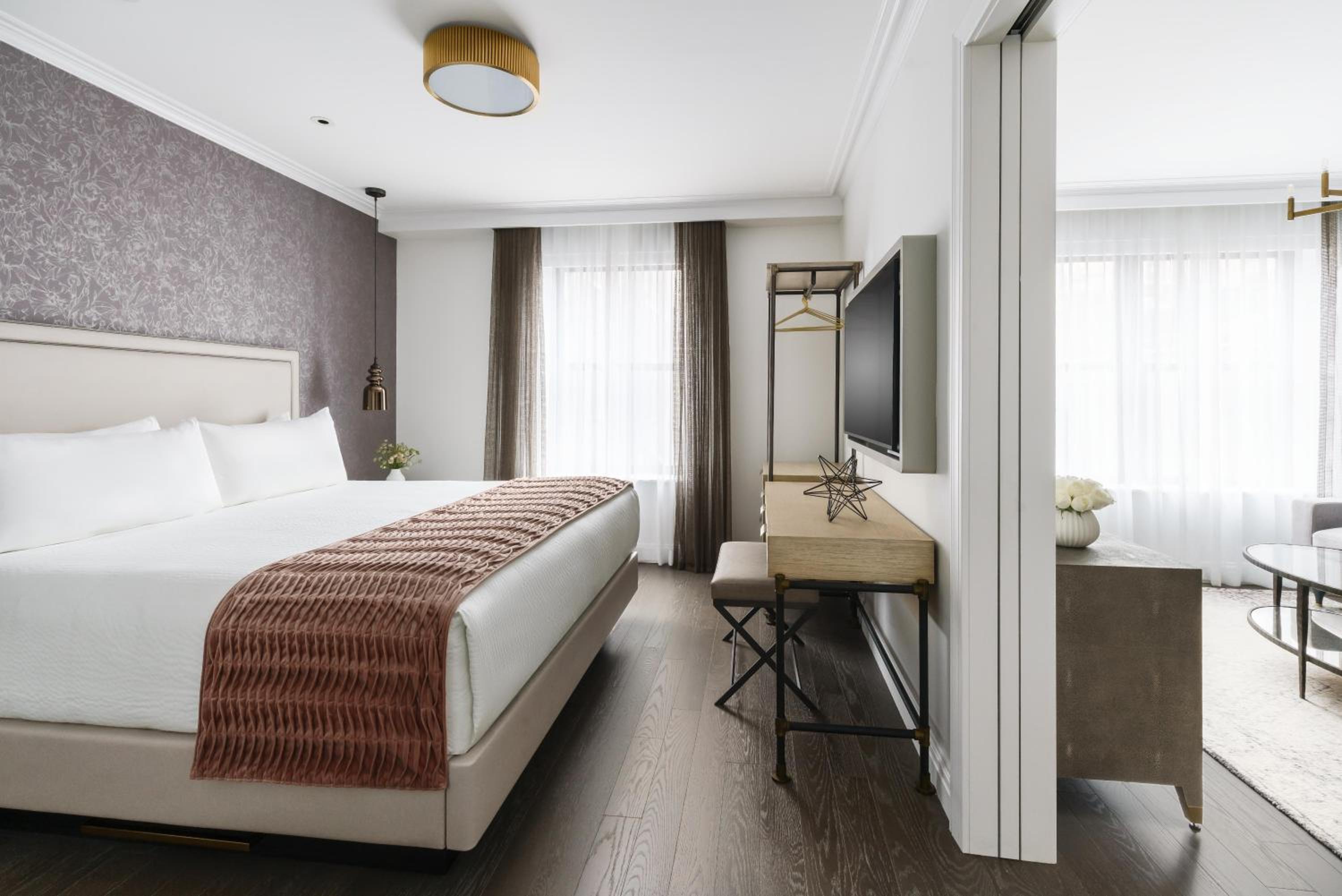 One-Bedroom King Suite photo 1