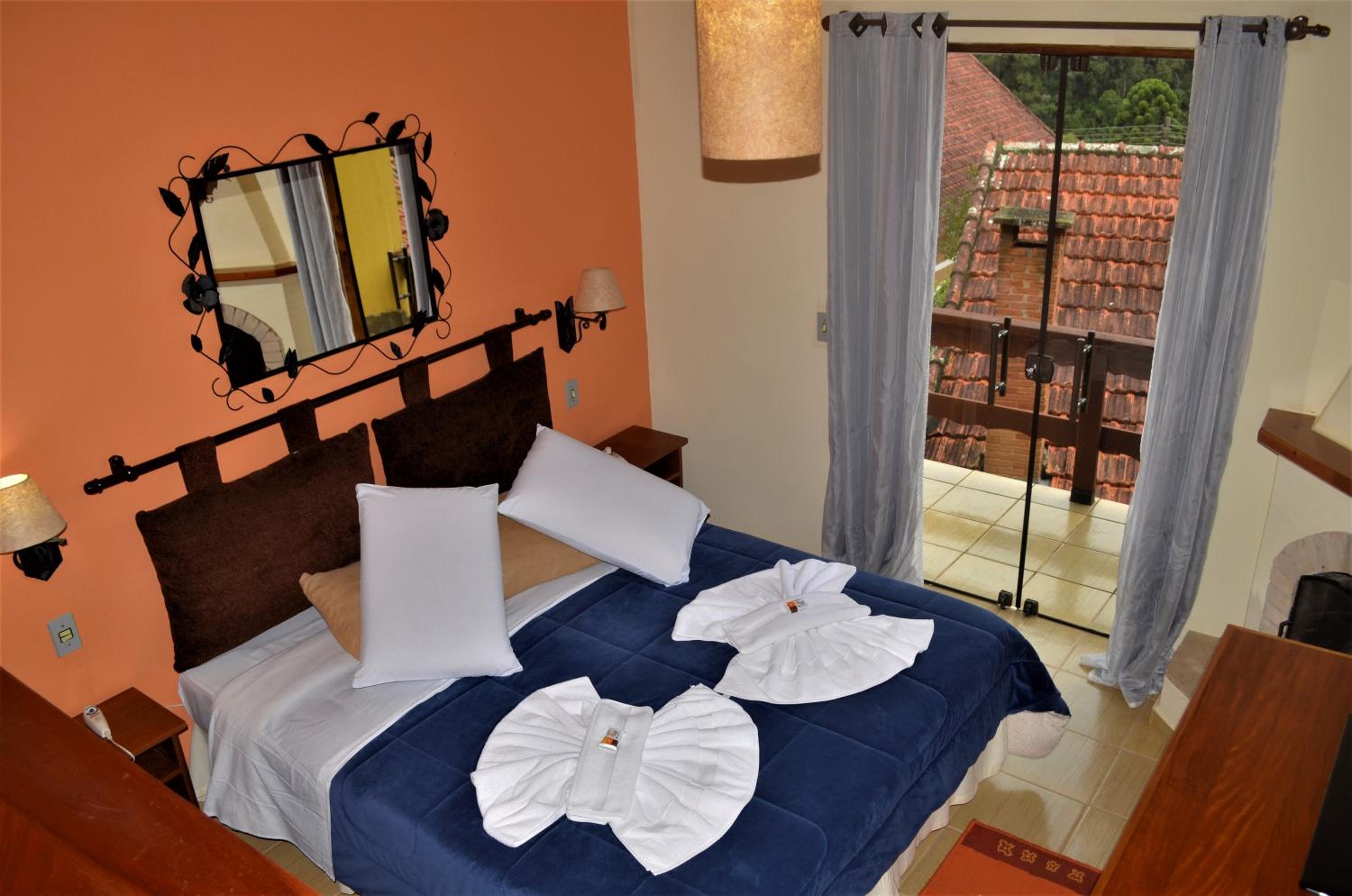 Suite with Balcony - Photo 9
