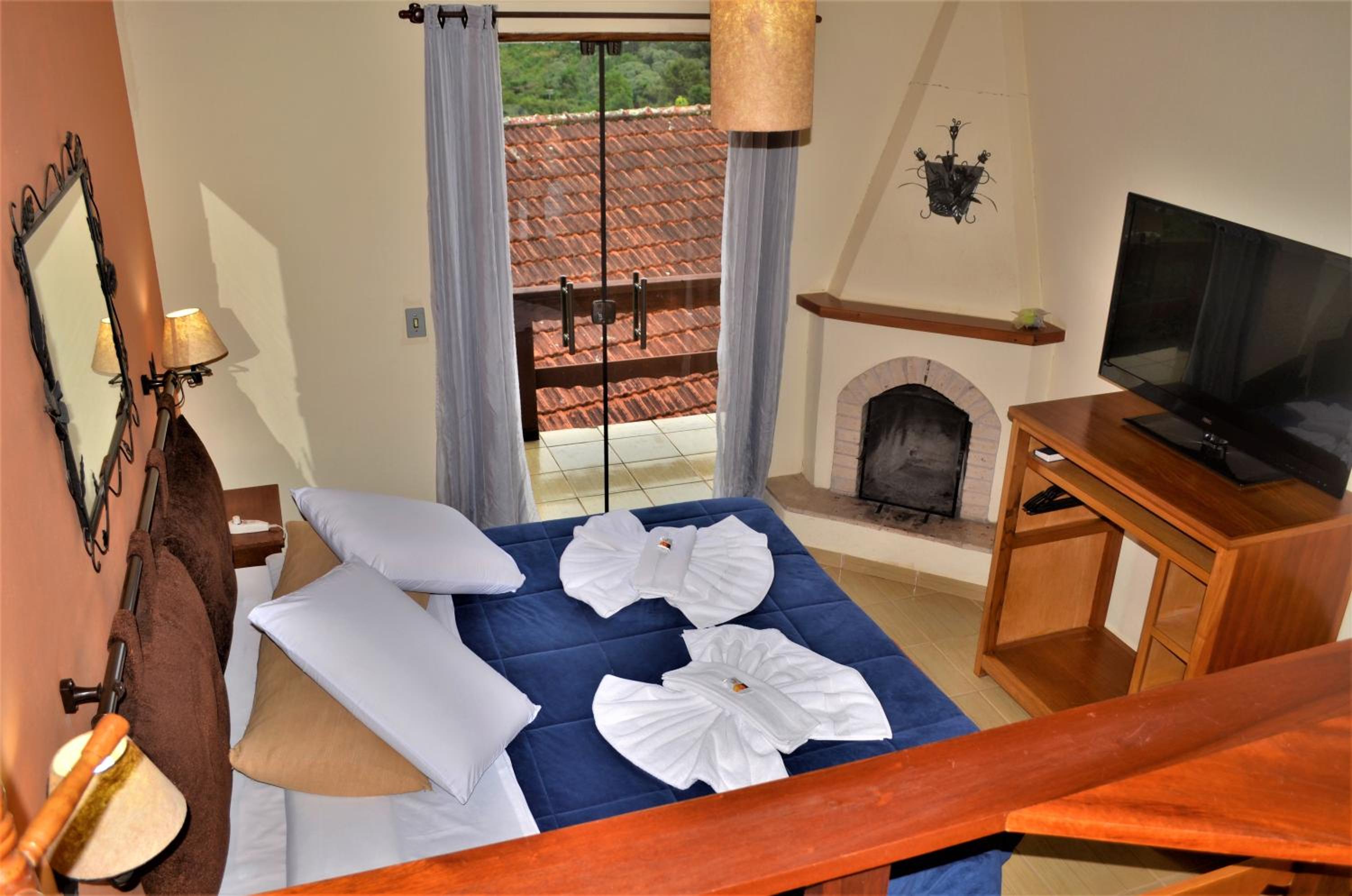 Suite with Balcony - Photo 14
