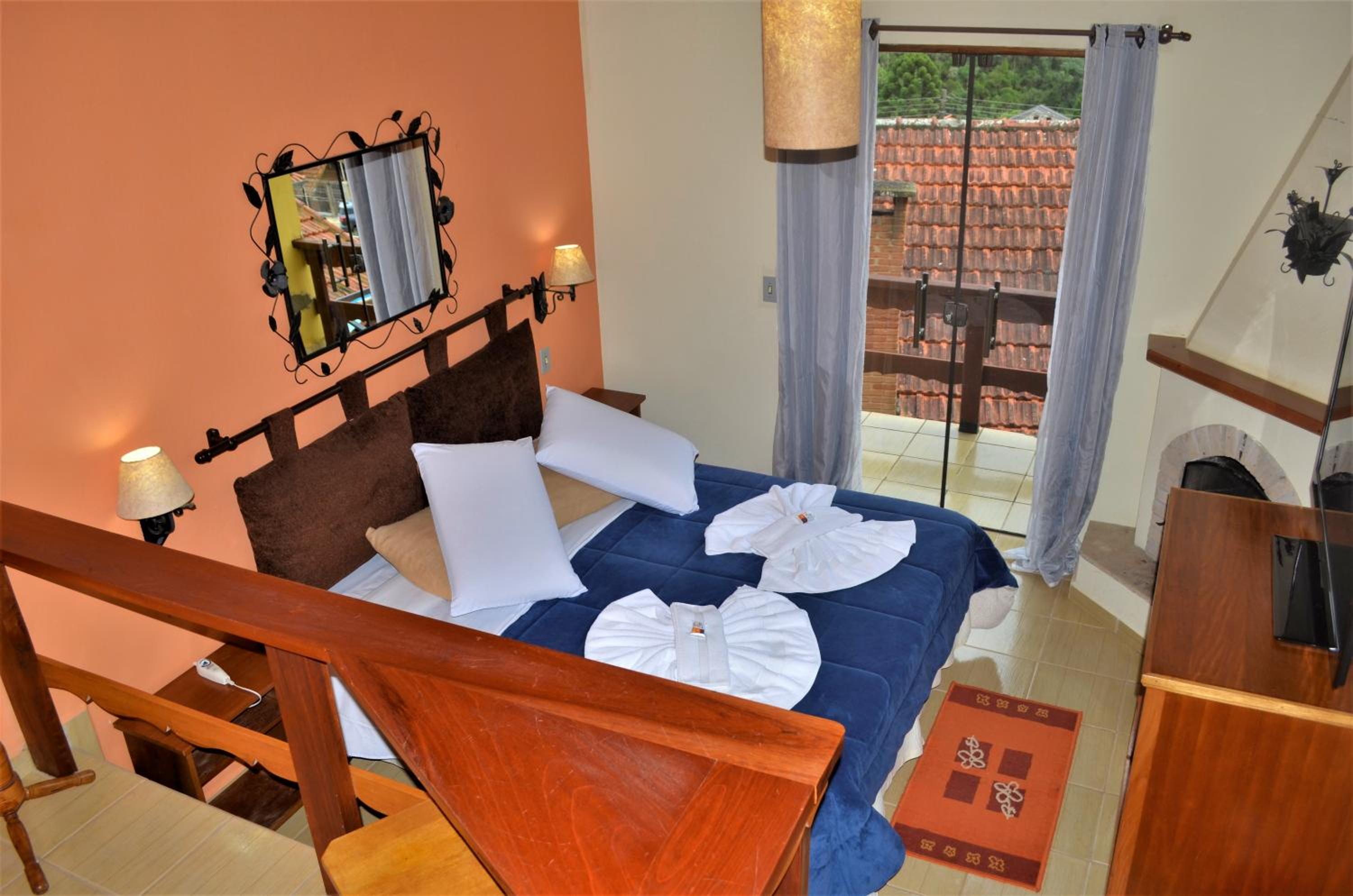 Suite with Balcony - Photo 2
