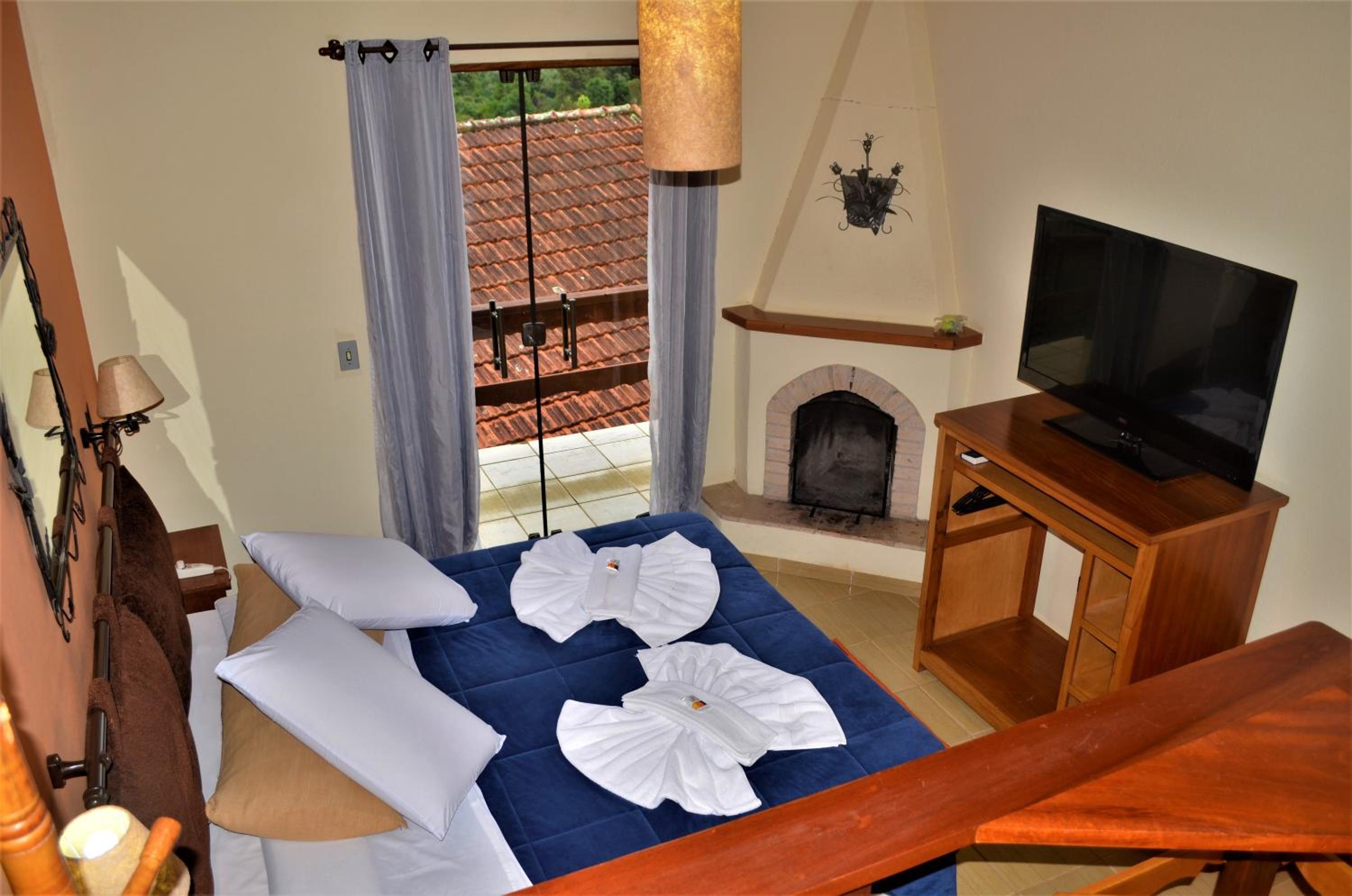Suite with Balcony - Photo 3