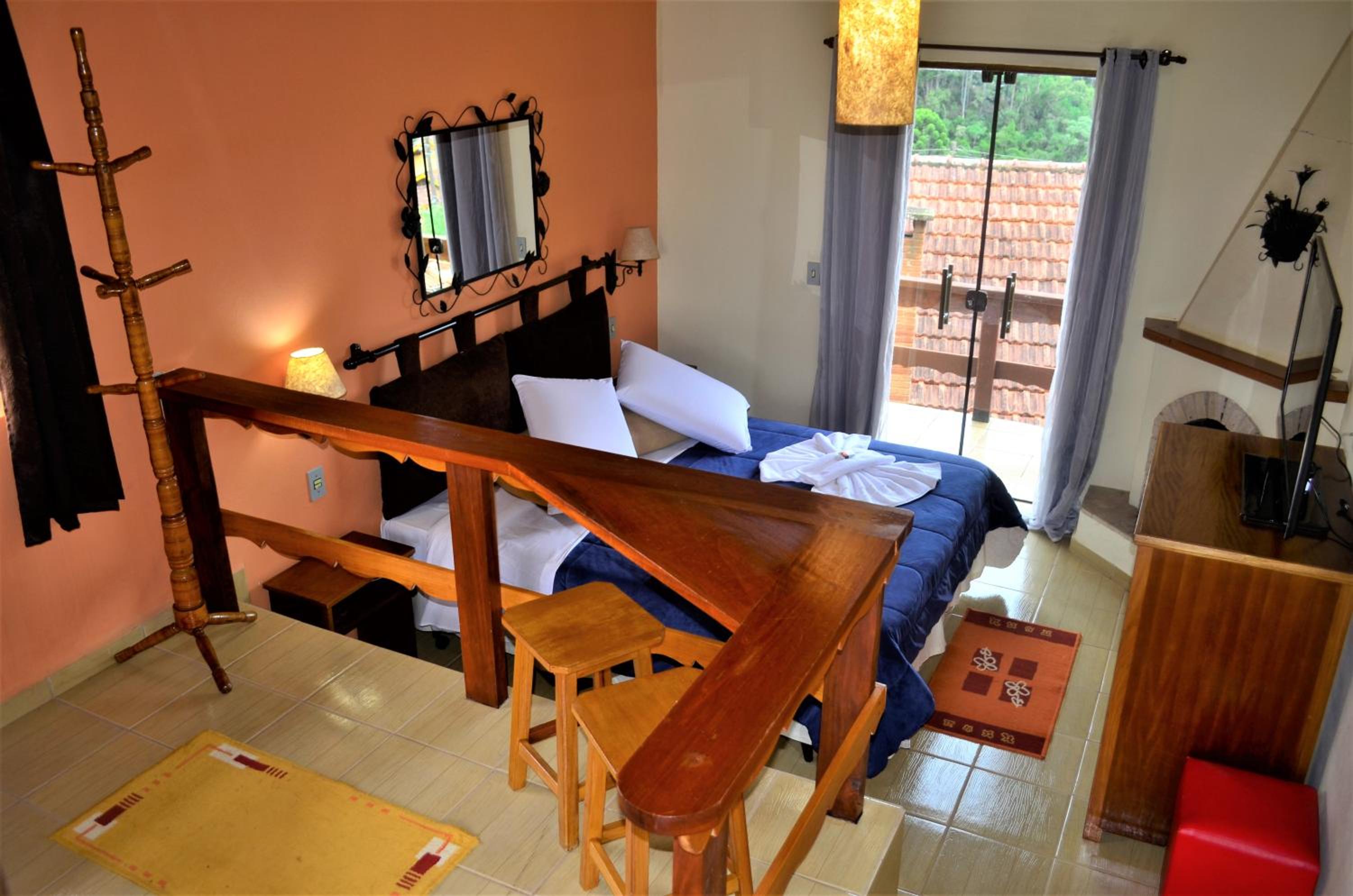 Suite with Balcony - Photo 4