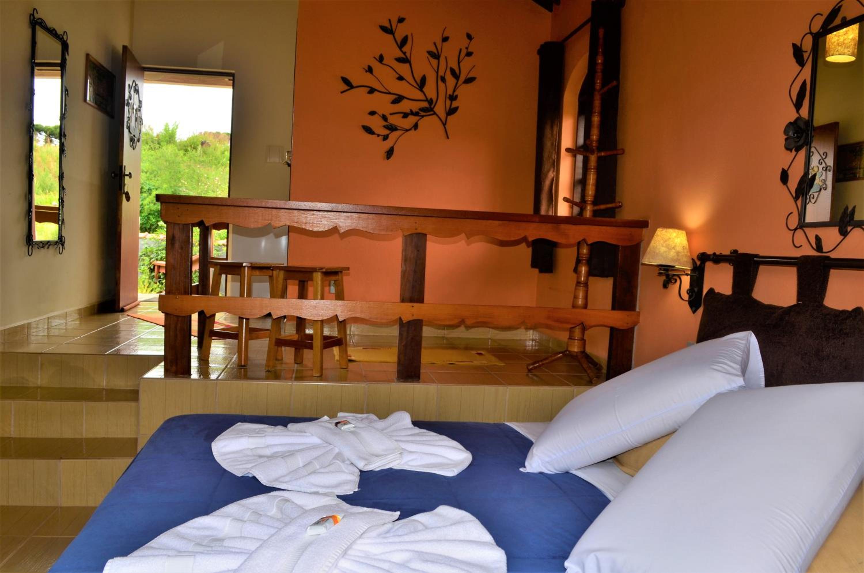 Suite with Balcony - Photo 8