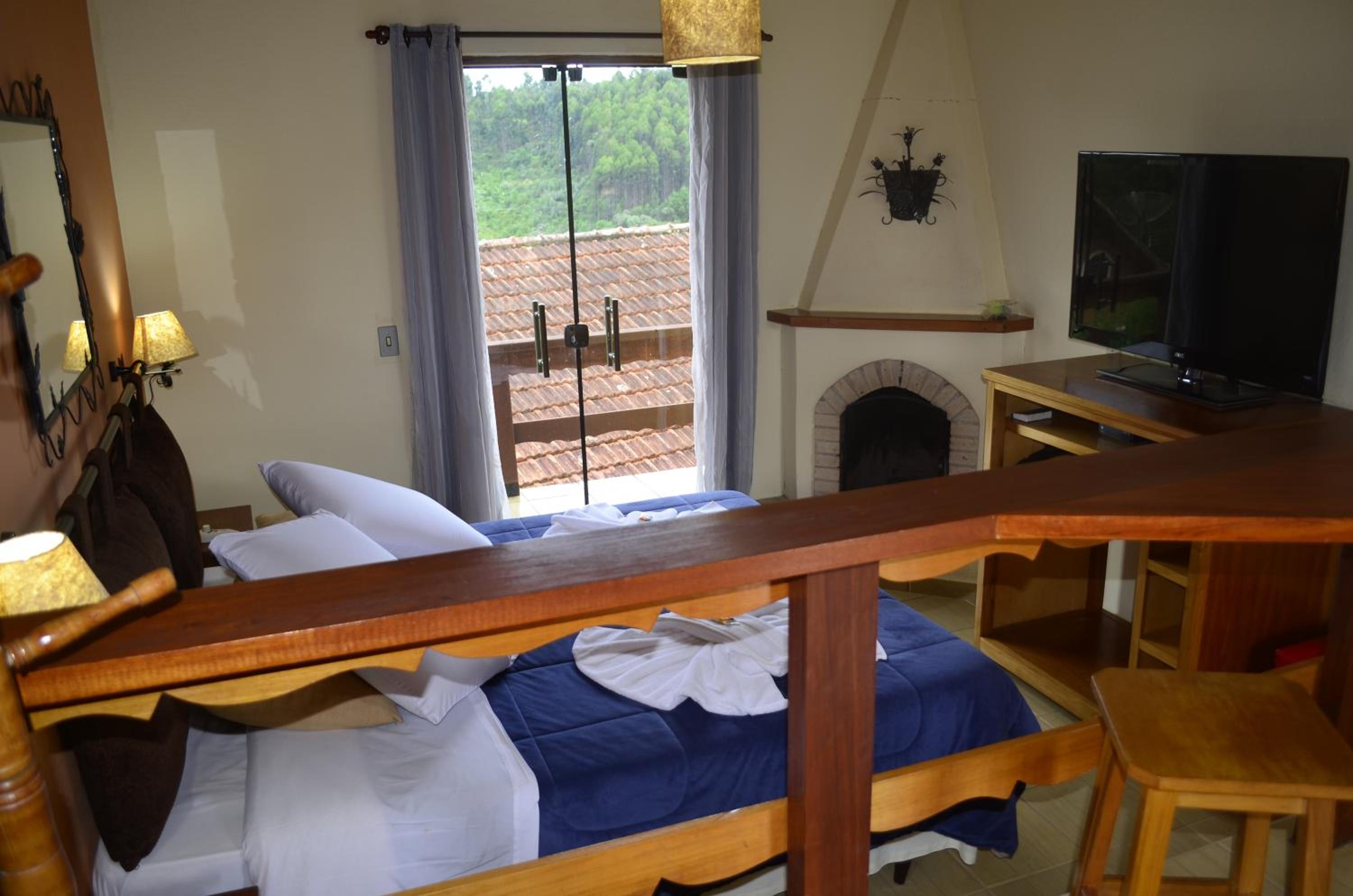 Suite with Balcony - Photo 5