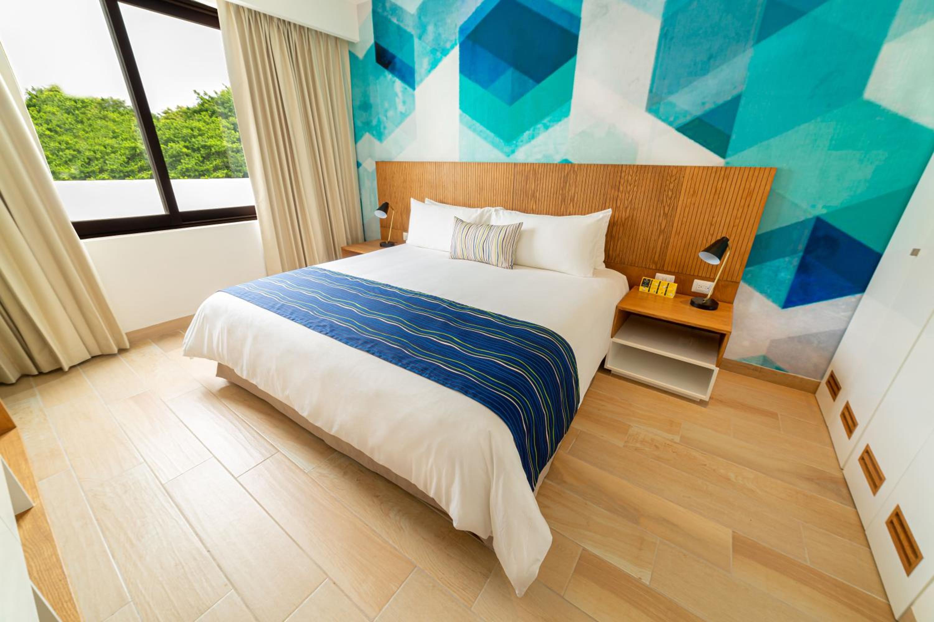 One-Bedroom Suite - Photo 14