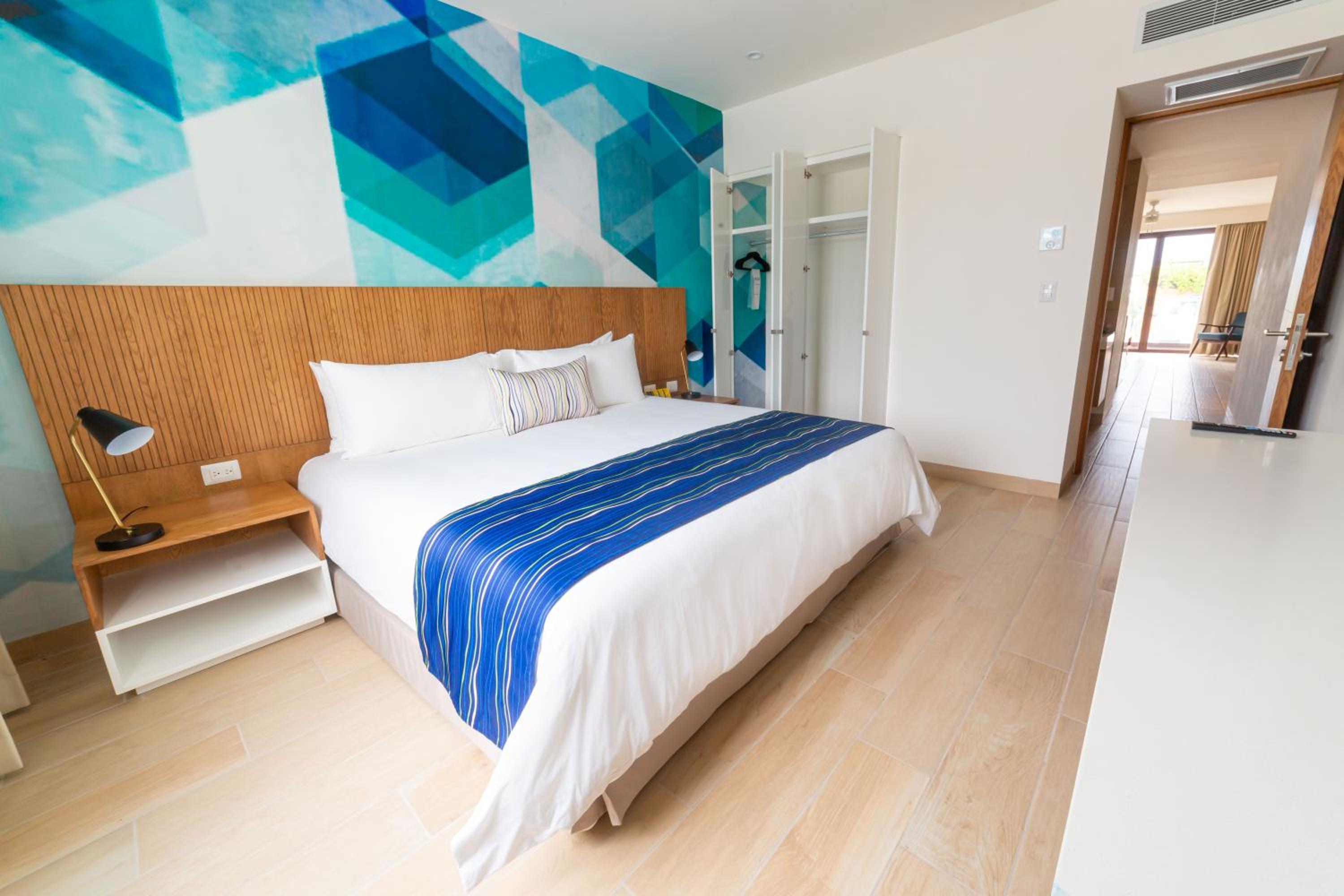 One-Bedroom Suite - Photo 13