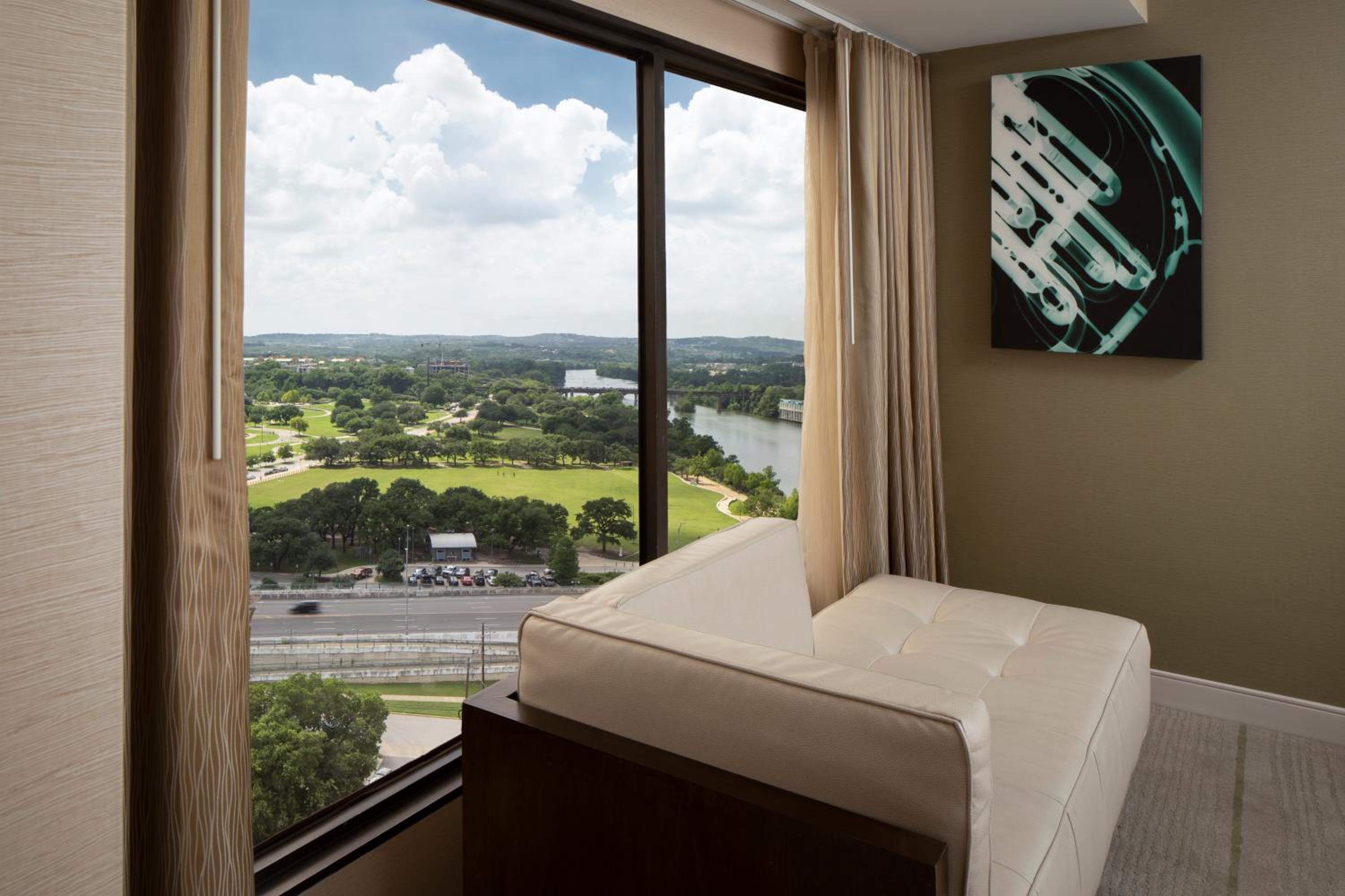 2 Queen Beds Partial Lake View - Photo 4