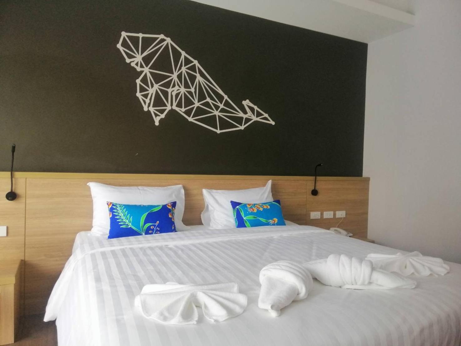 Deluxe King Room - Photo 3