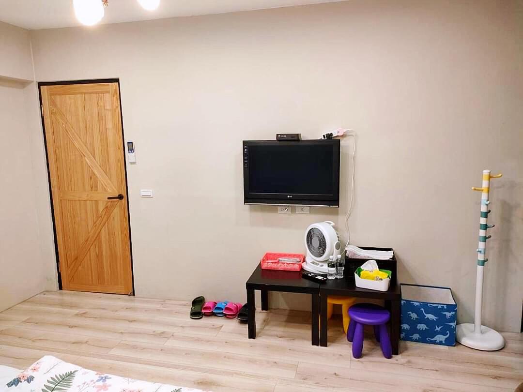 Family Room with Private Bathroom photo 3