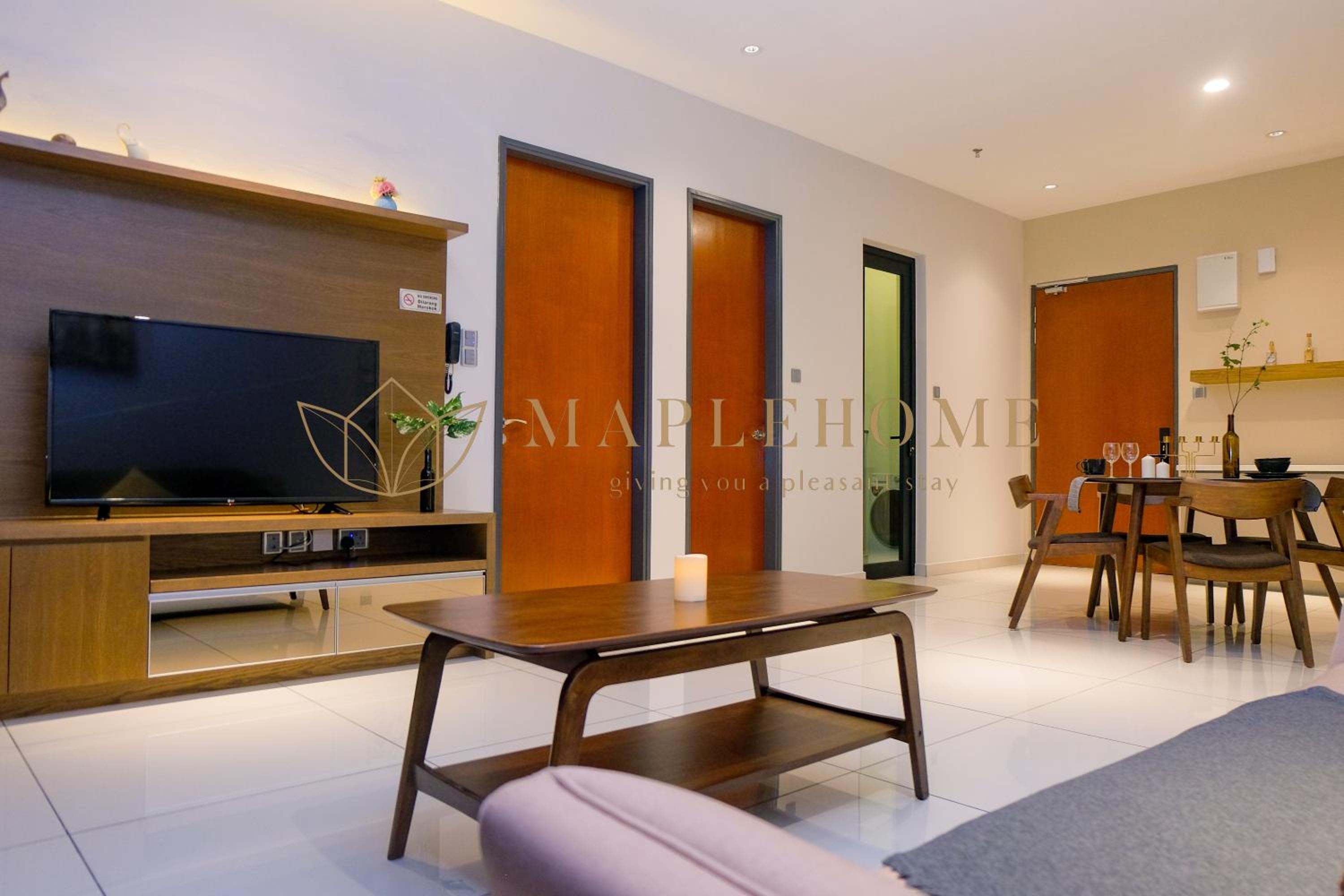 Balcony King Suite - Photo 2