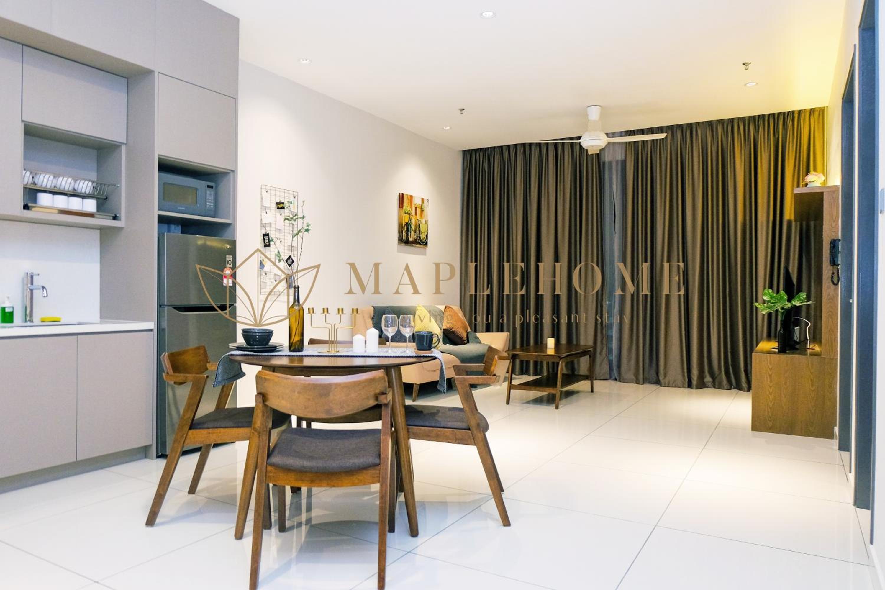 Balcony King Suite - Photo 9