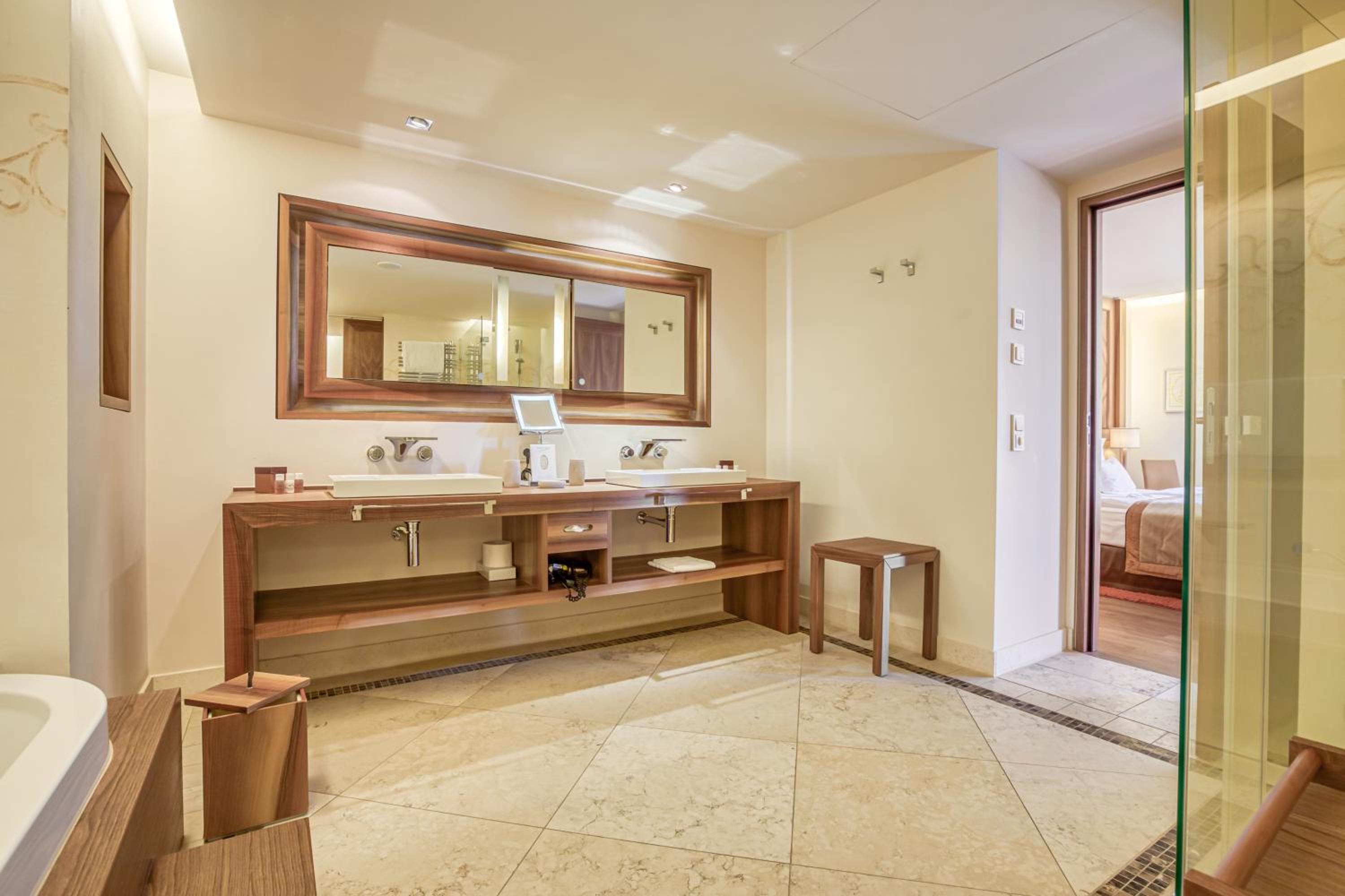 Deluxe Suite Spa-Haus photo