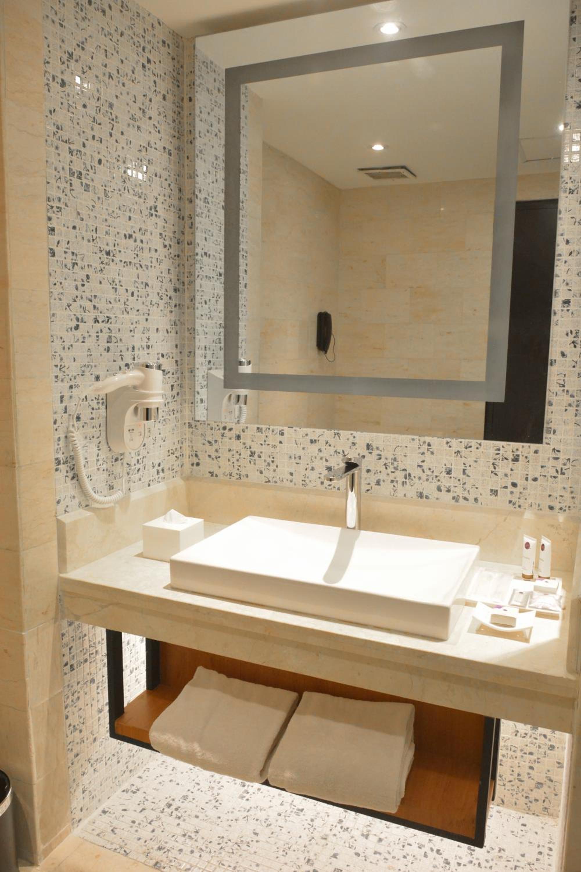 Premier King Room - Photo 2