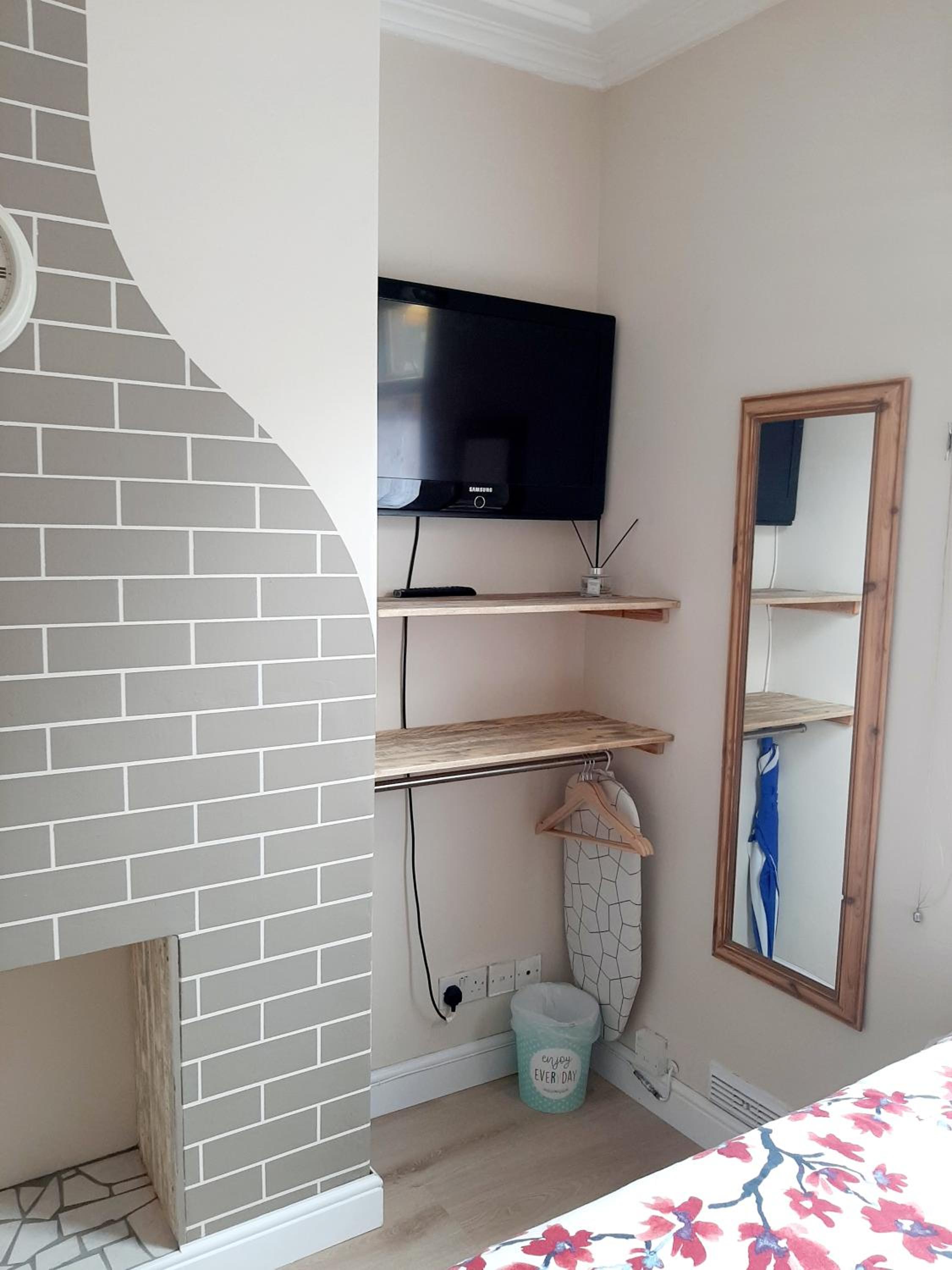 Double Room with Private Bathroom - Photo 3