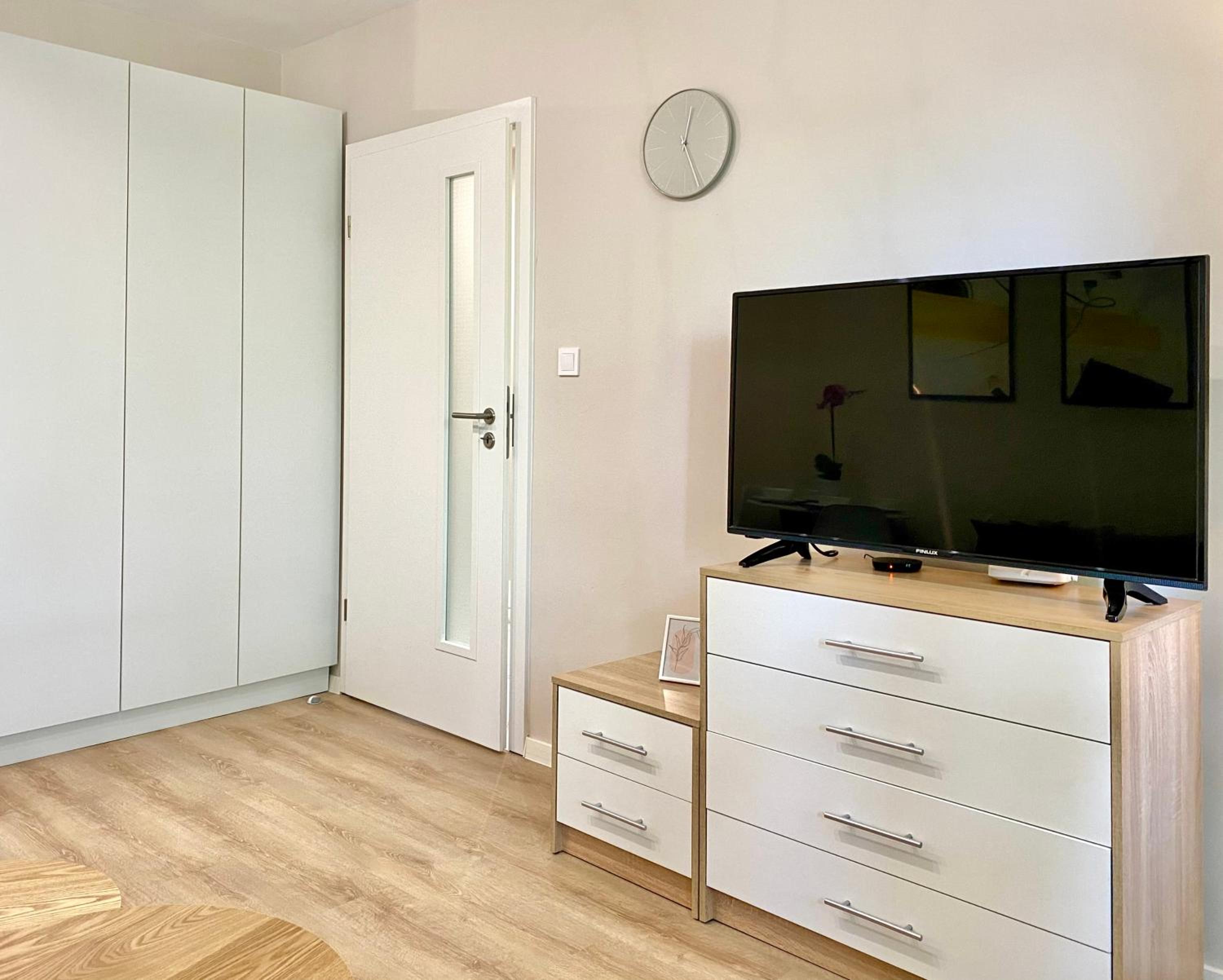One-Bedroom Apartment - Photo 37
