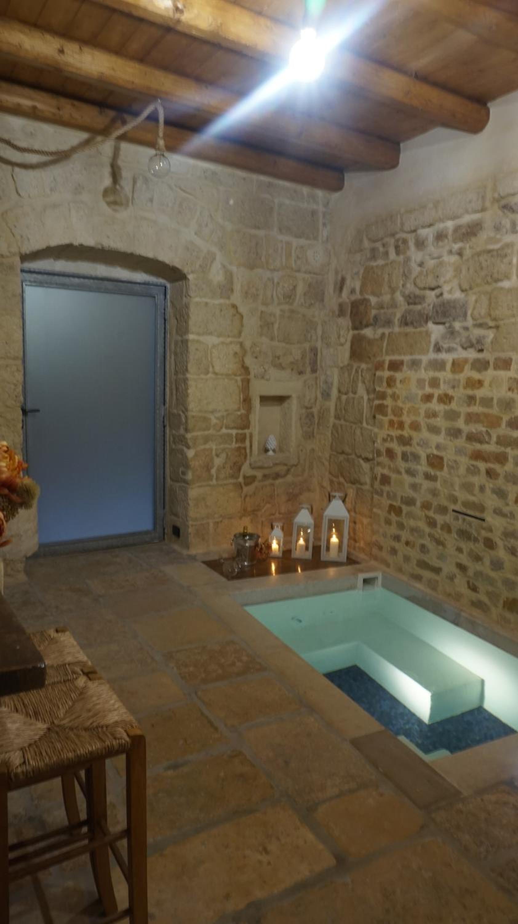 Suite with Private Pool - Photo 11