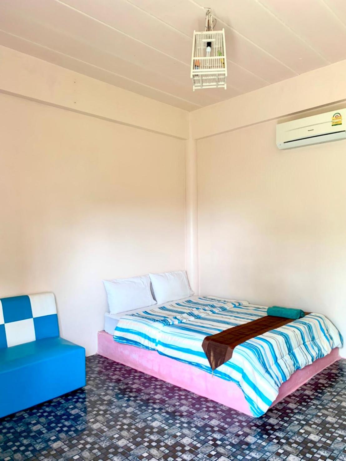 Queen Room photo 1