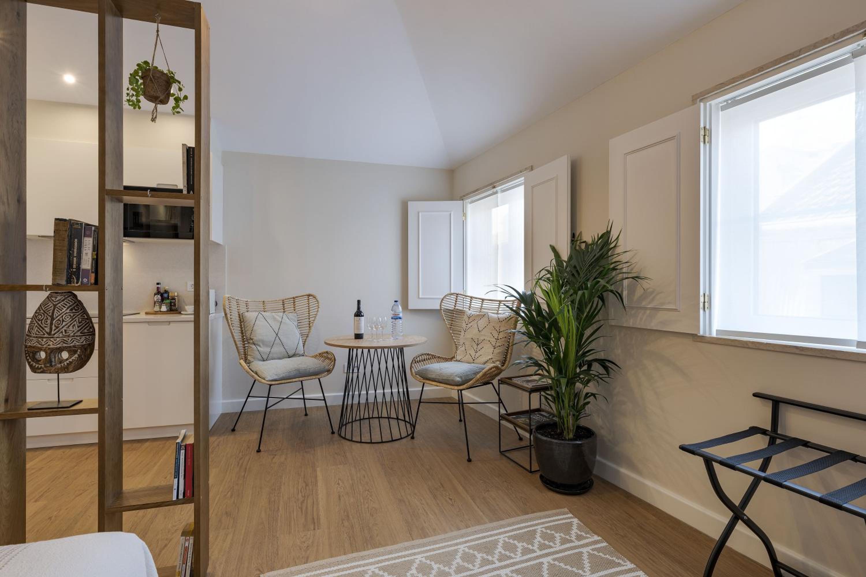 Studio Apartment thumbnail 5