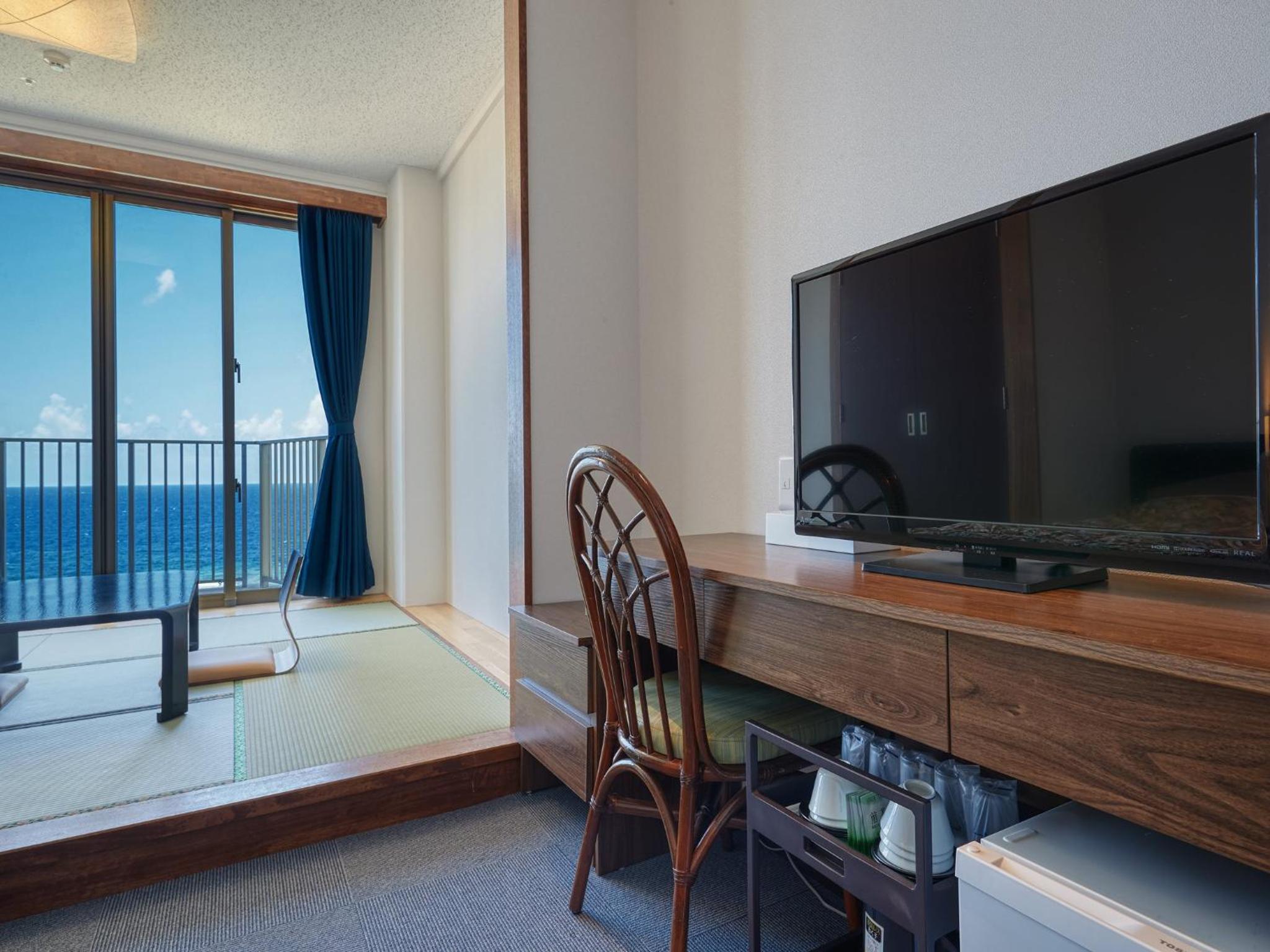 Japanese-Western room with Sea View photo 3