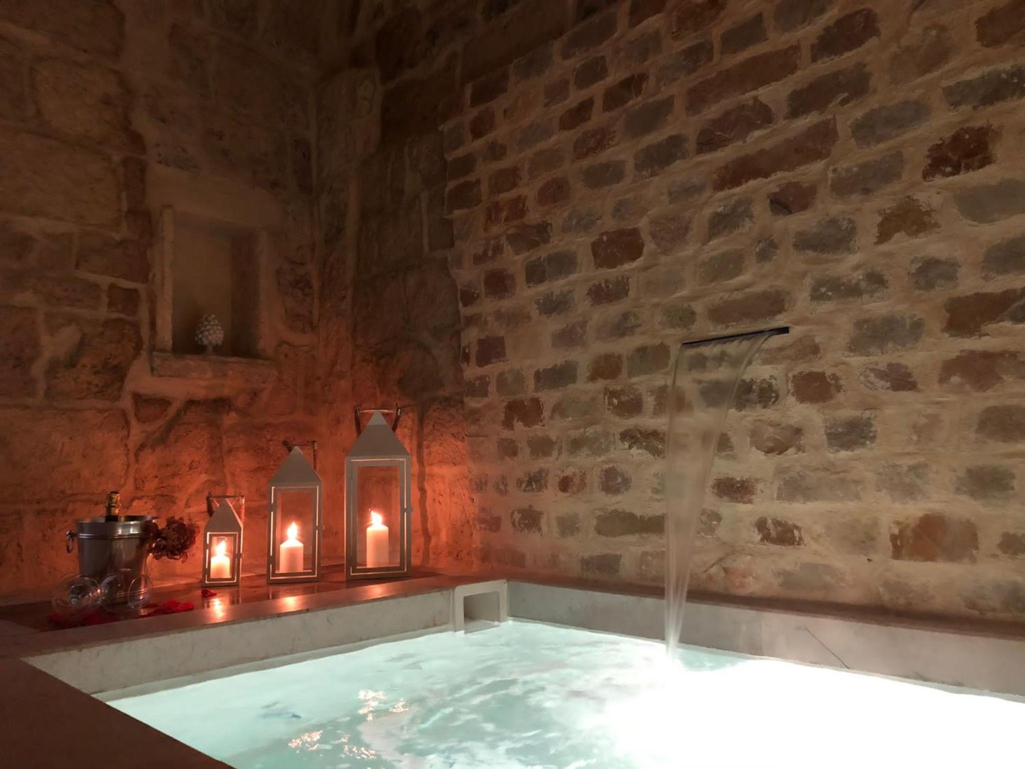 Suite with Private Pool - Photo 14