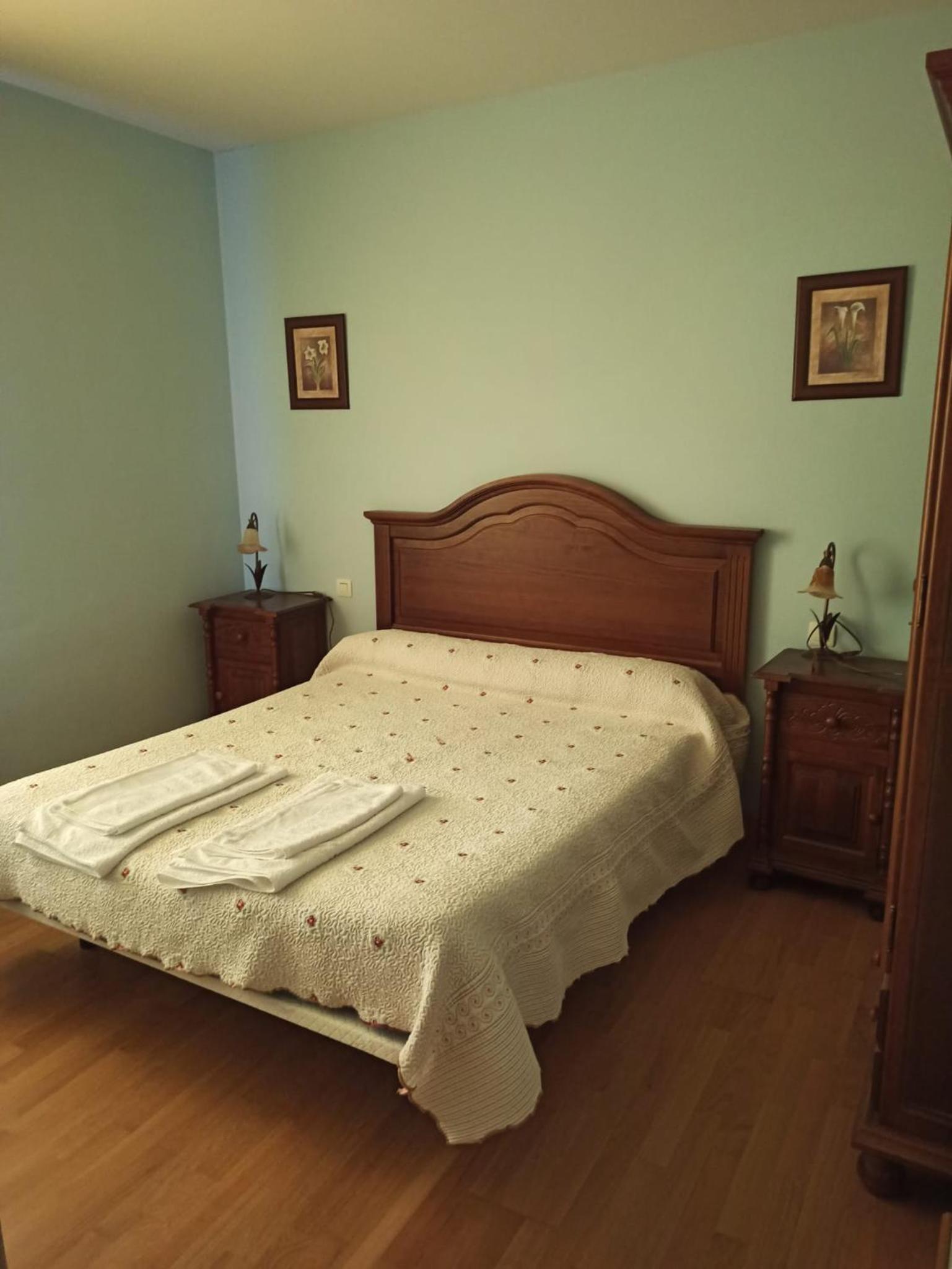 Five-Bedroom House photo 3
