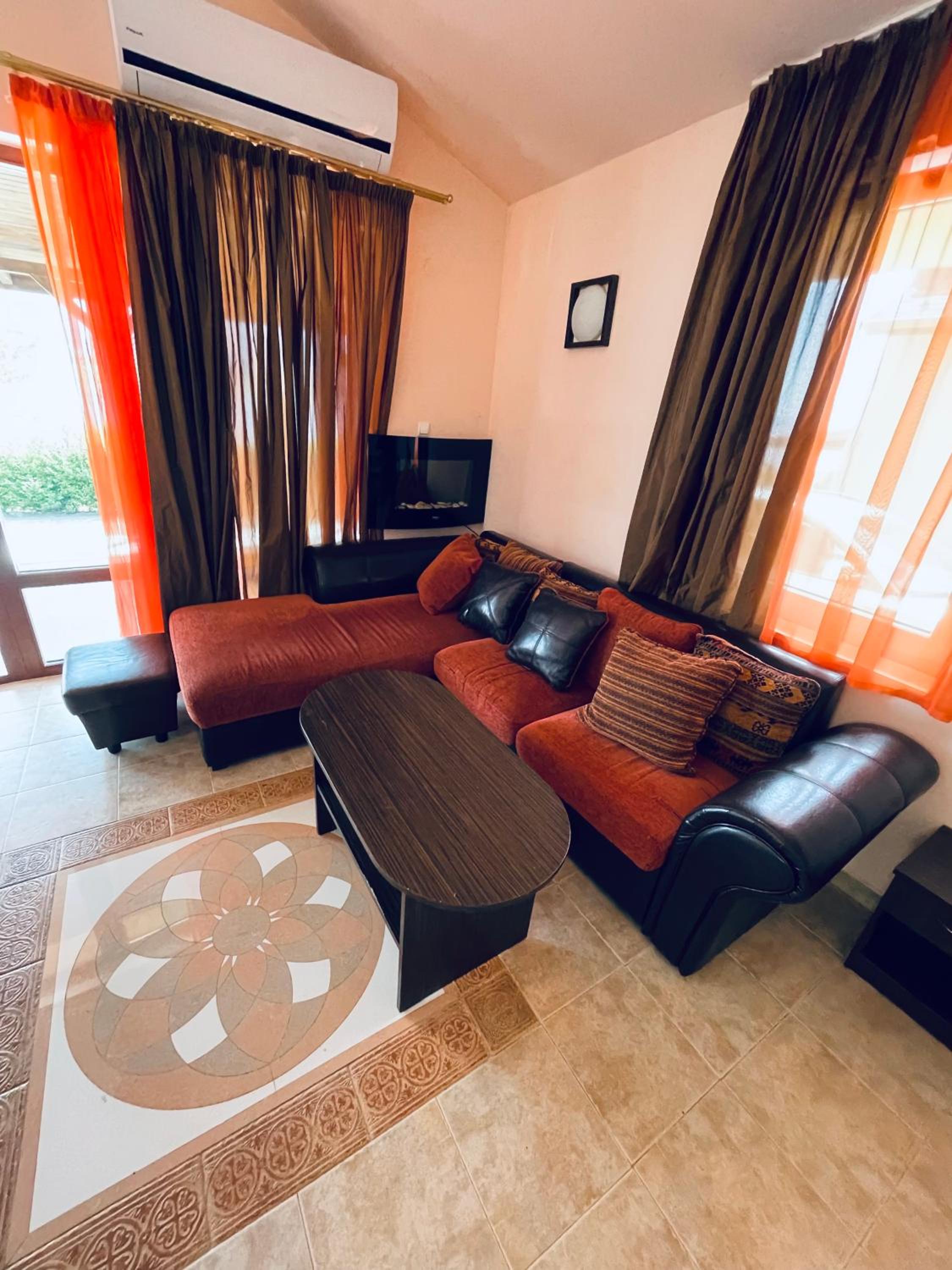 One-Bedroom House photo 2