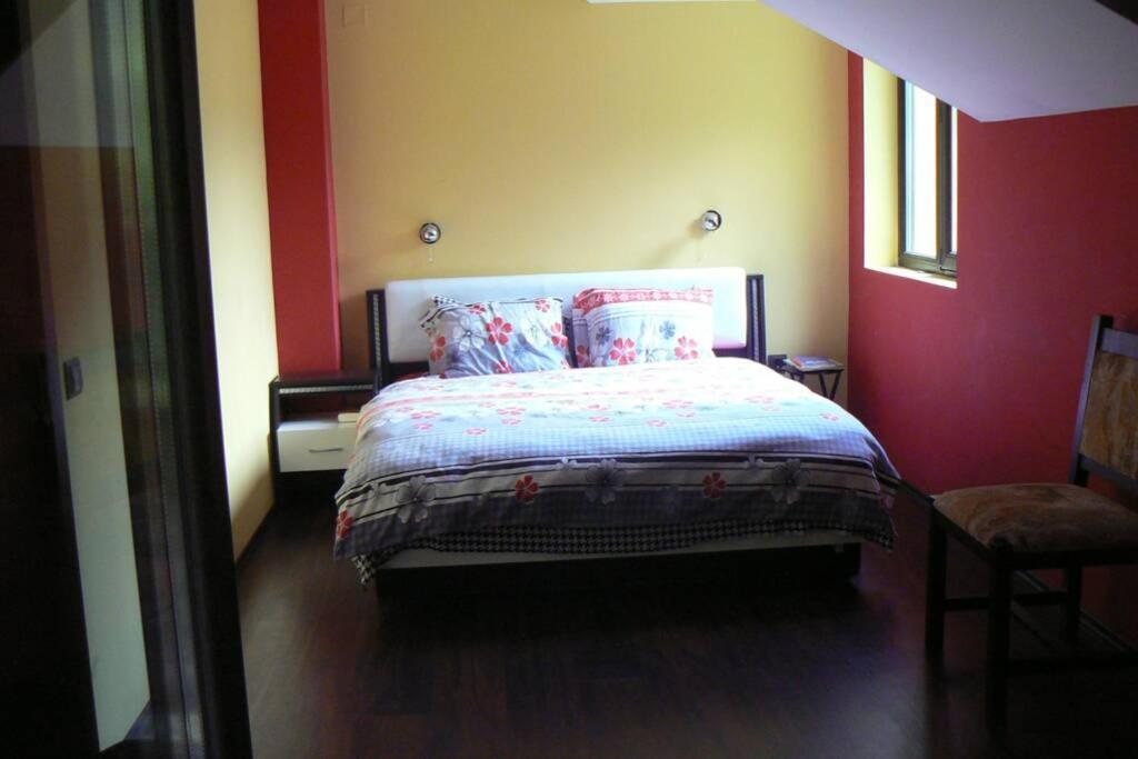 Six-Bedroom House photo 1