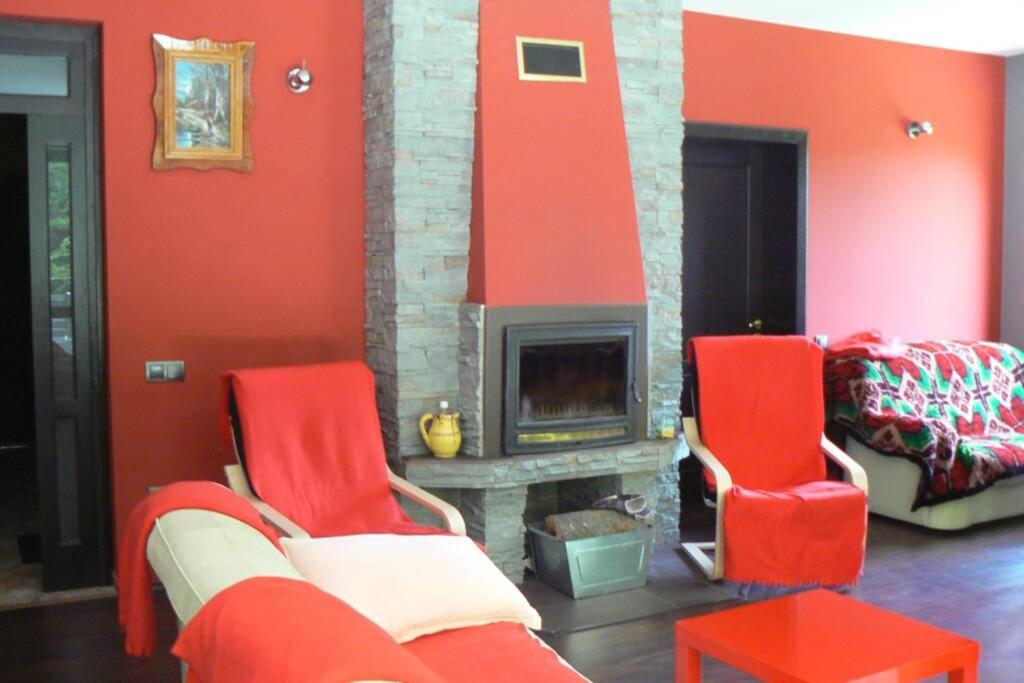 Six-Bedroom House photo 3