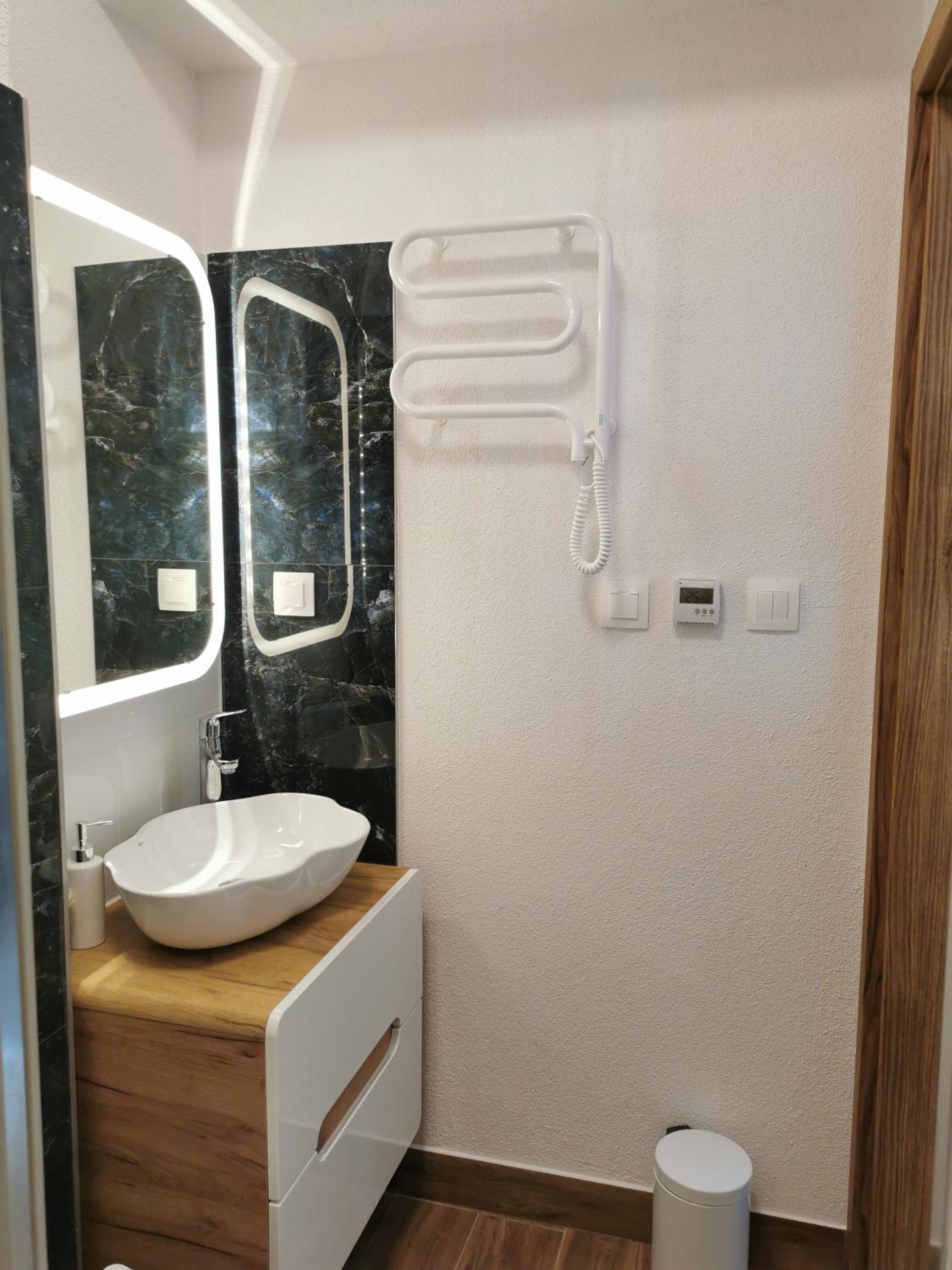 One-Bedroom Apartment photo 2