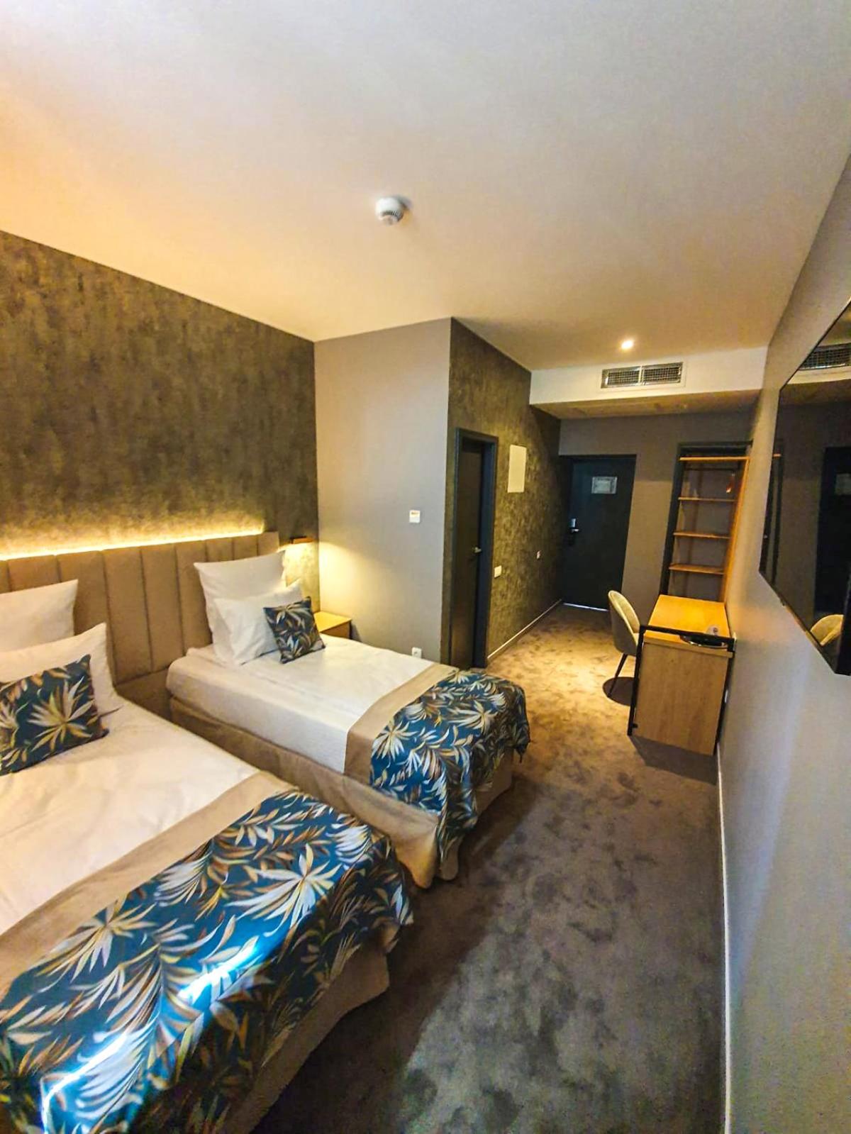 Standard Double Room - Photo 3
