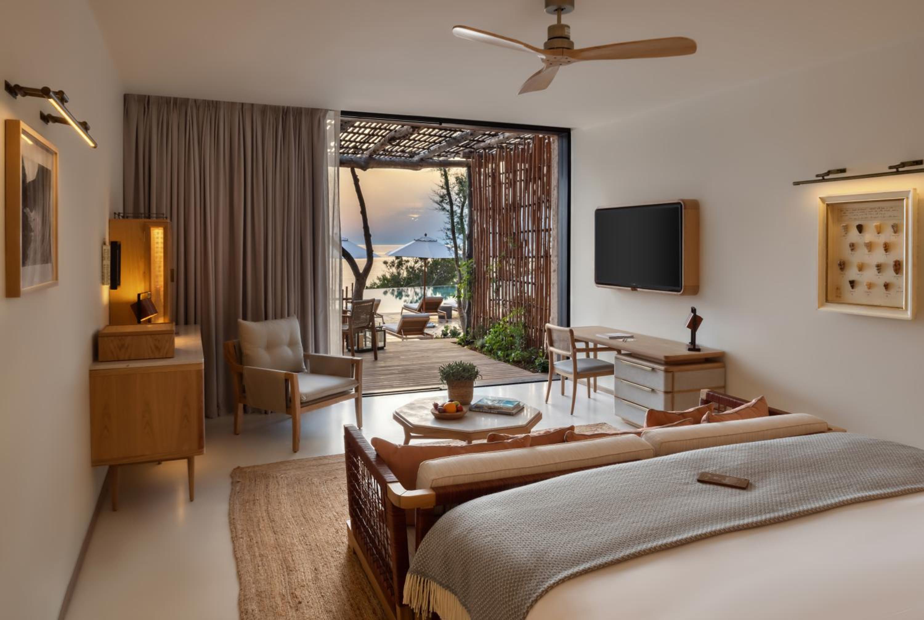 Sea View Junior Suite Pool Level